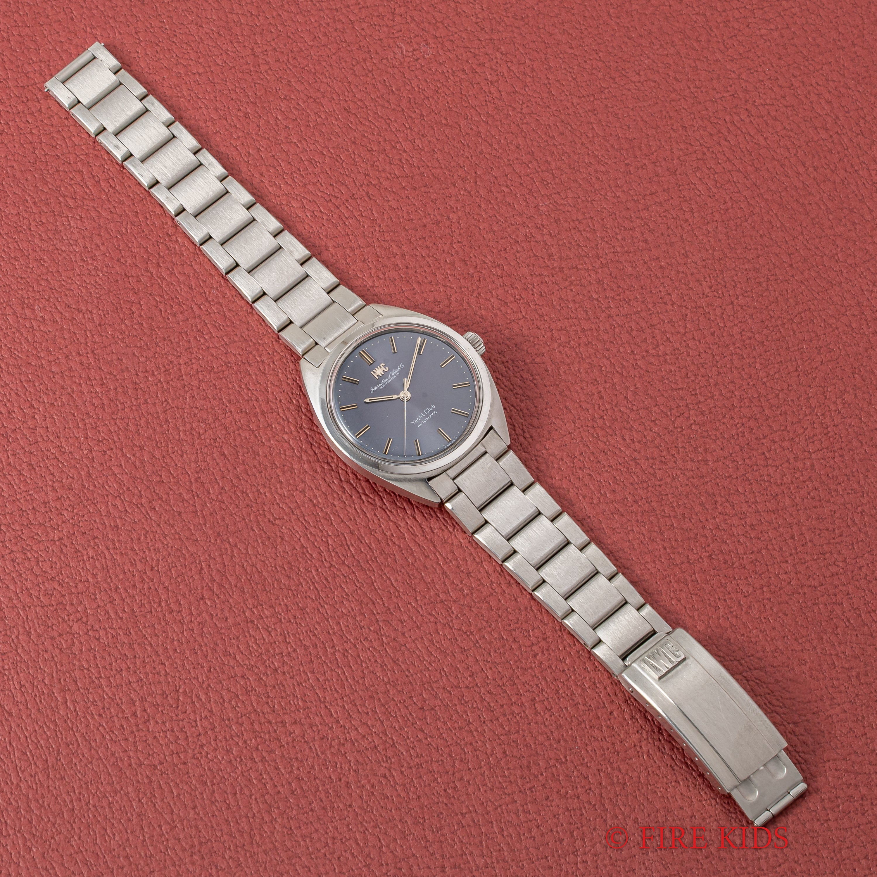 IWC ヨットクラブ 1967年製 Ref.R811AD オリジナルブルーダイヤル ペラトン式自動巻き Cal.854 お魚リューズ ノンデイト ブレス付き