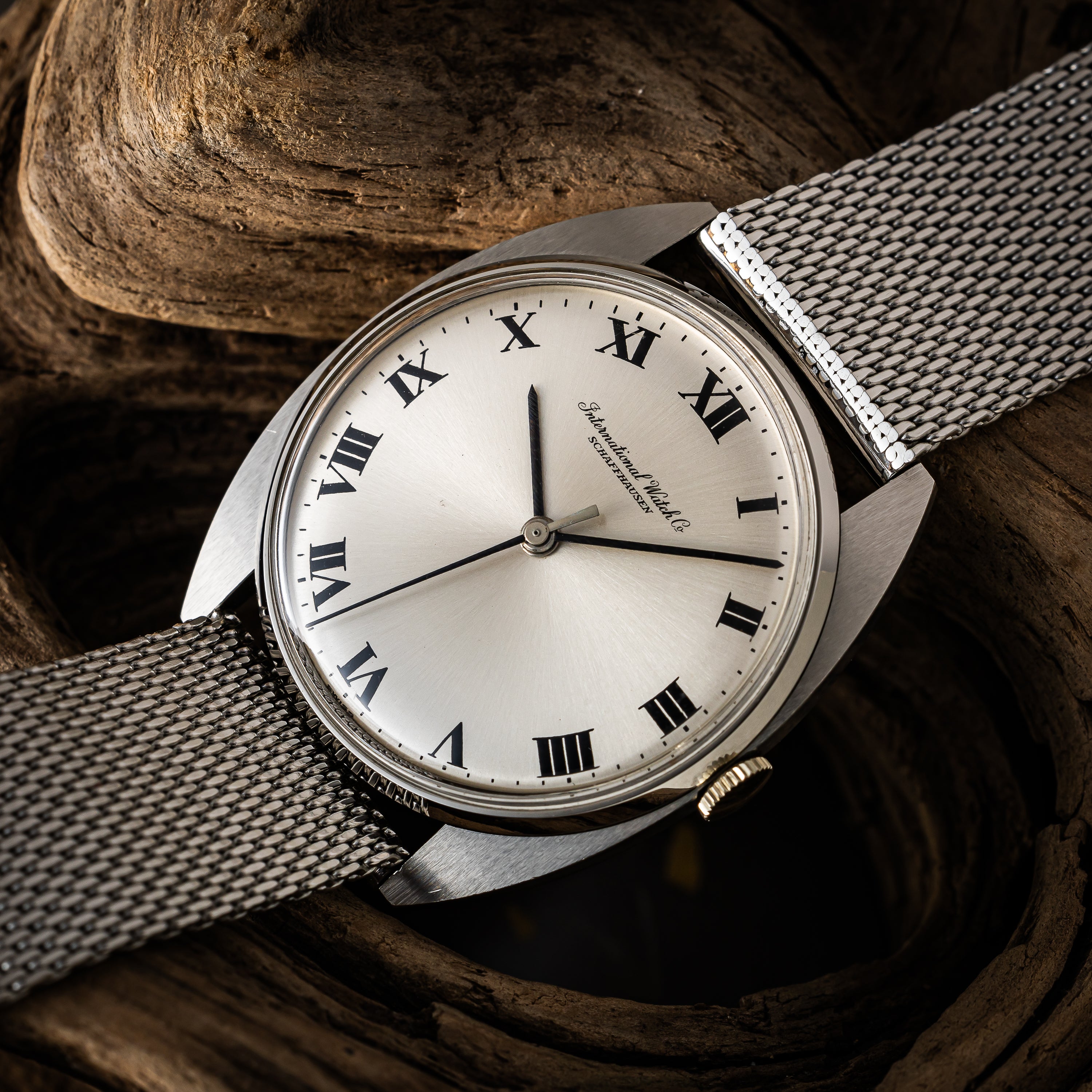 IWC トノー型 1971年製 手巻き Cal.403 ローマンダイヤル 純正メッシュブレス付き