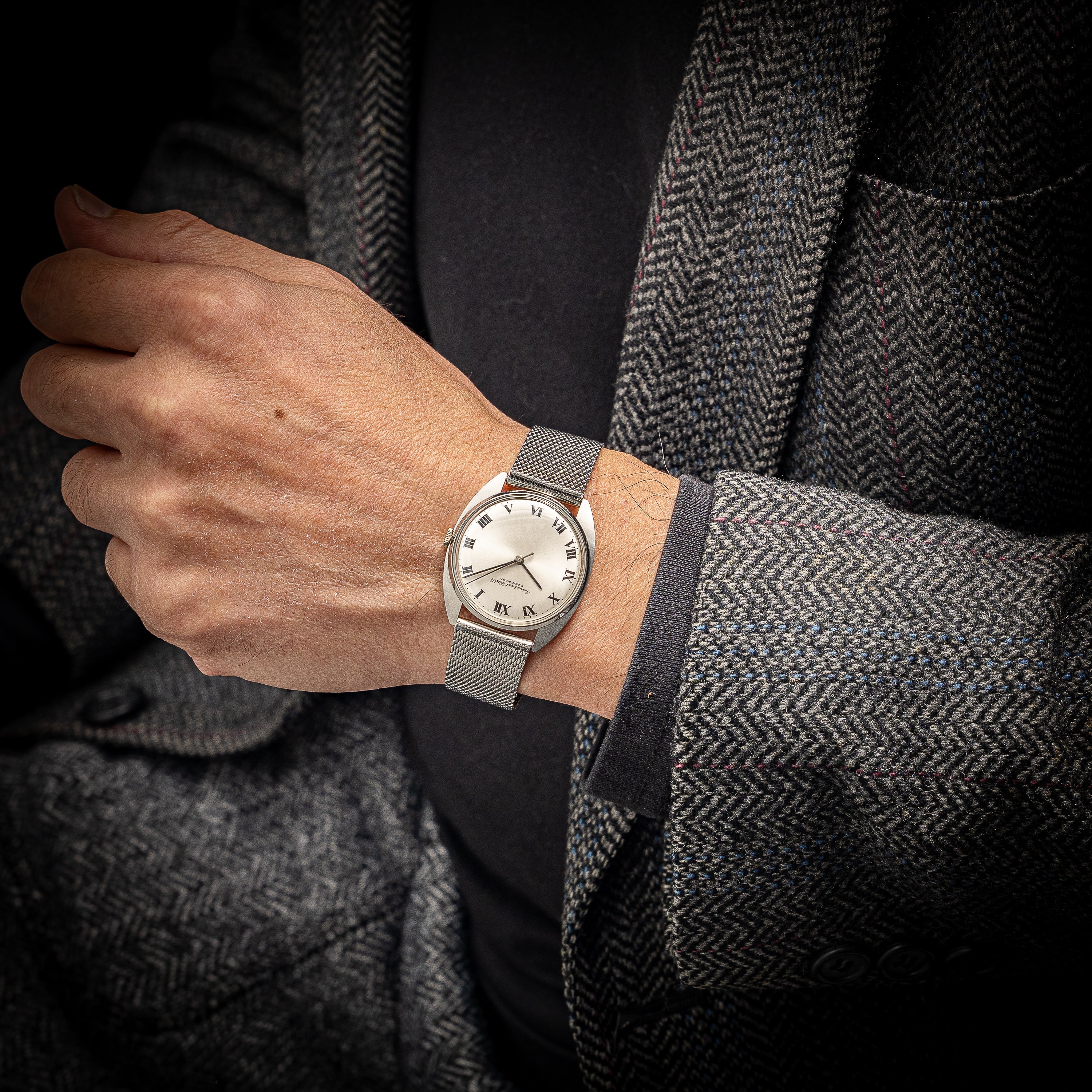 IWC トノー型 1971年製 手巻き Cal.403 ローマンダイヤル 純正メッシュブレス付き