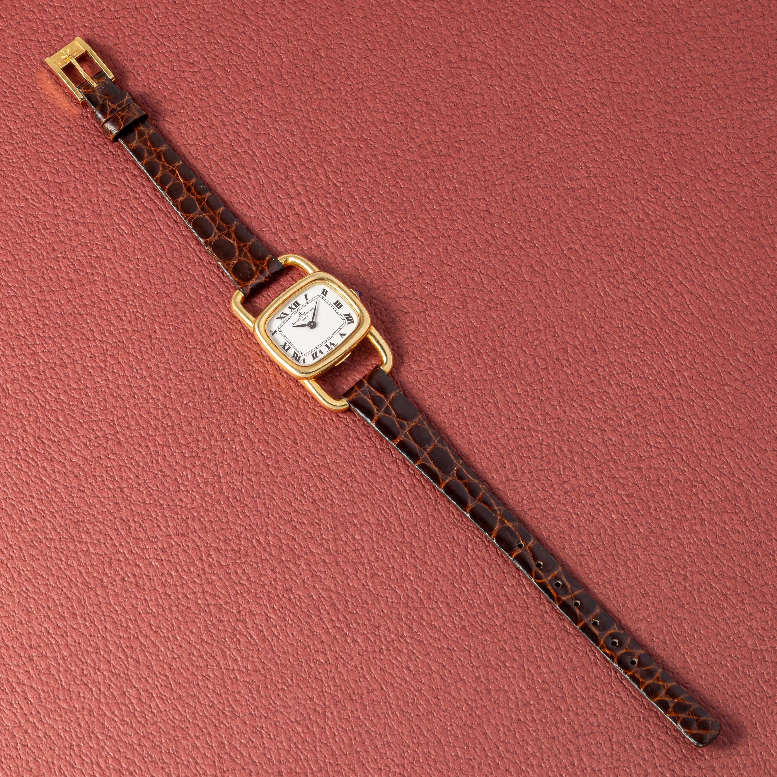 ボーム&メルシエ 1970年代製 18金無垢イエローゴールド エトリエデザイン 手巻き ホワイトローマンダイヤル