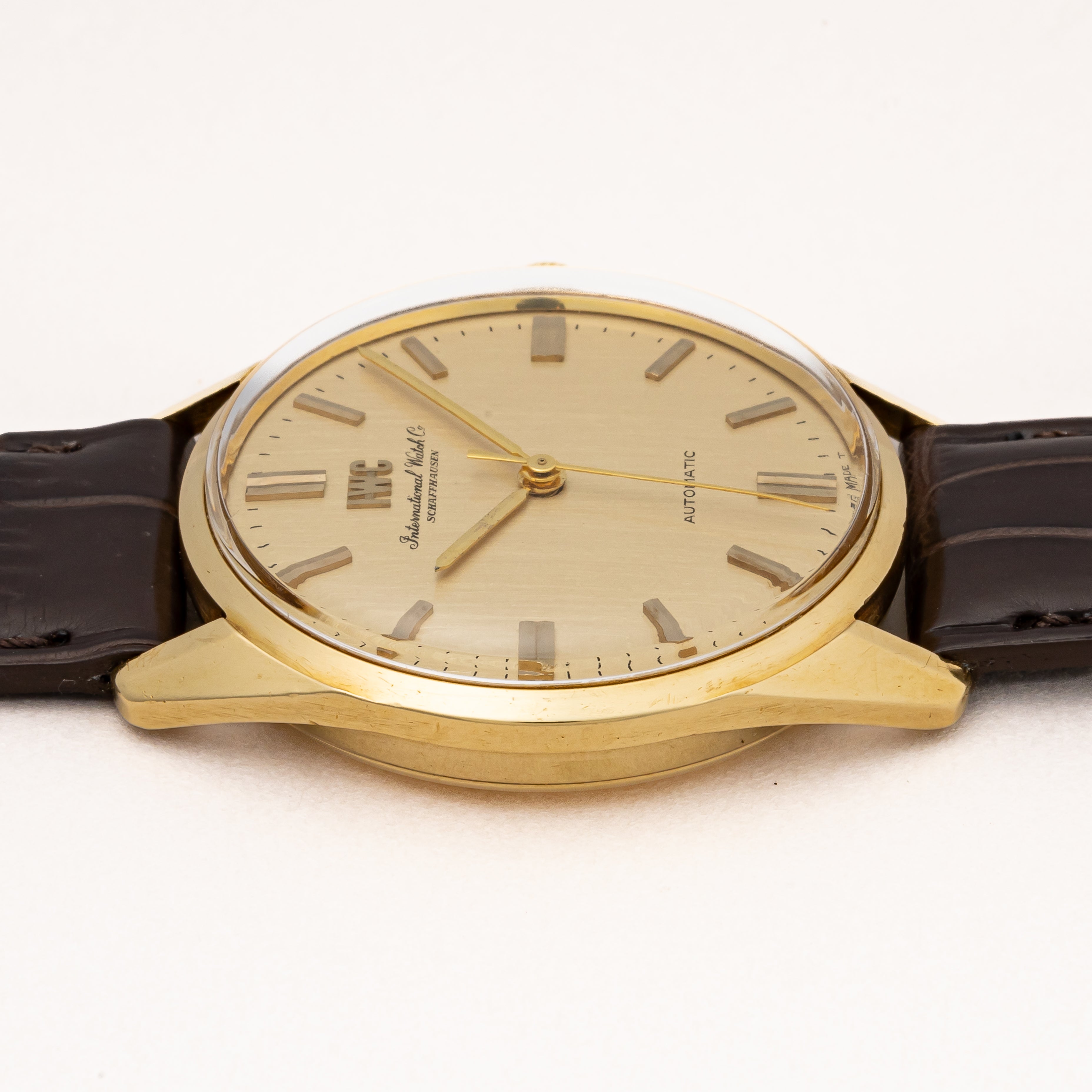 IWC ラウンドケース 1969年製 Ref.R810A 18金無垢