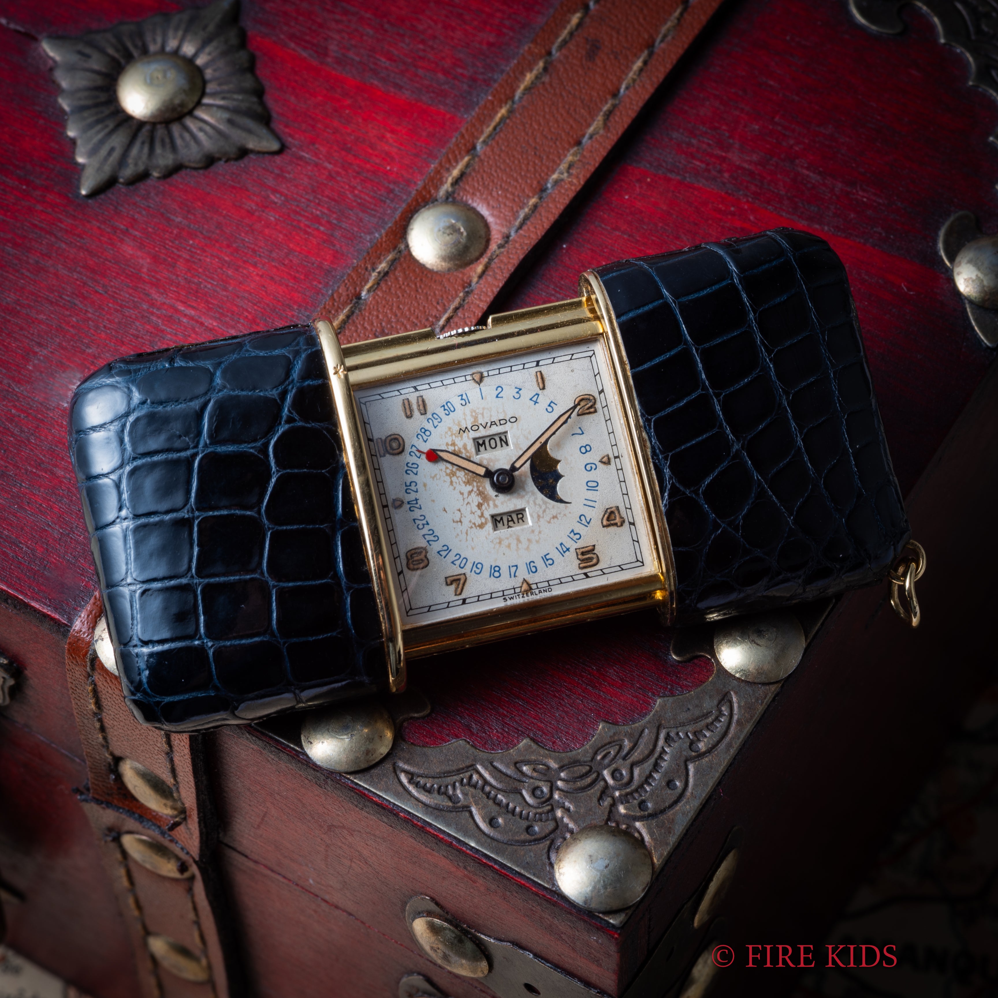 モバード カレンドエルメト トリプルカレンダームーンフェイズ 革巻き トラベルウォッチ 半自動手巻き 1940年代製