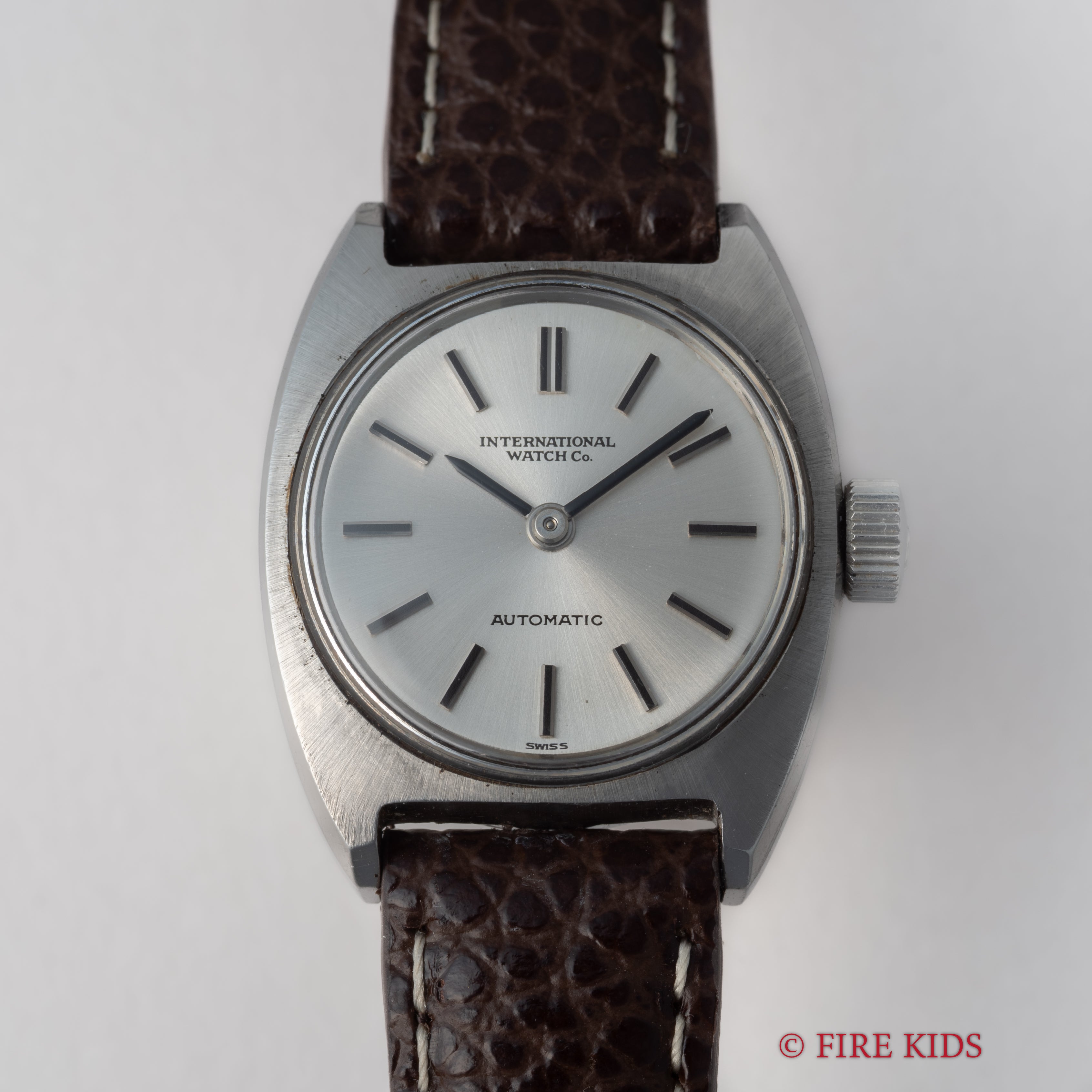 IWC レディース トノーケース 1975年製 手巻き Cal.442 シルバーダイヤル