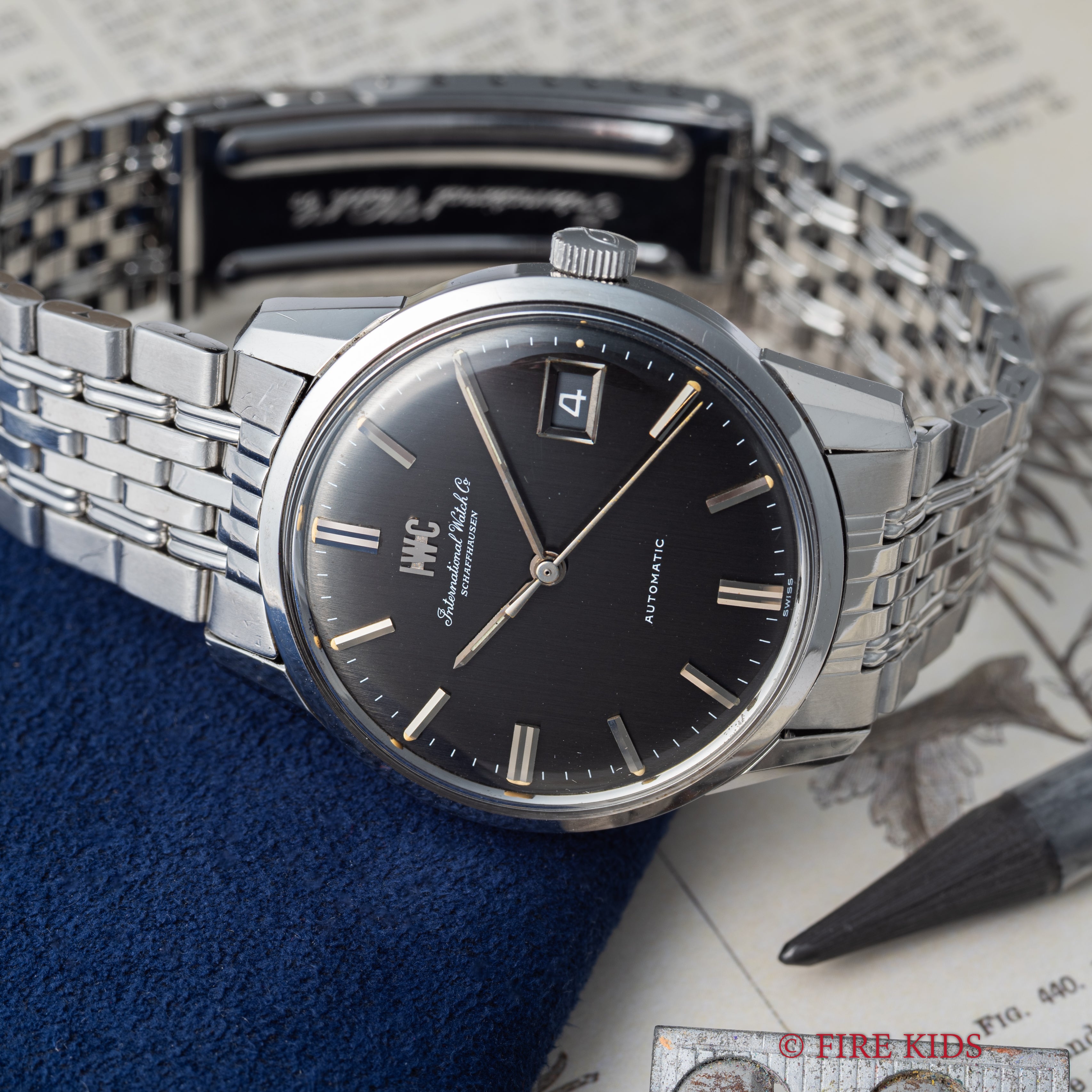 IWC 1970年製(昭和45年製) グレー文字盤ラウンドケース 自動巻き R810AD Cal.8541 純正ステンレスブレス