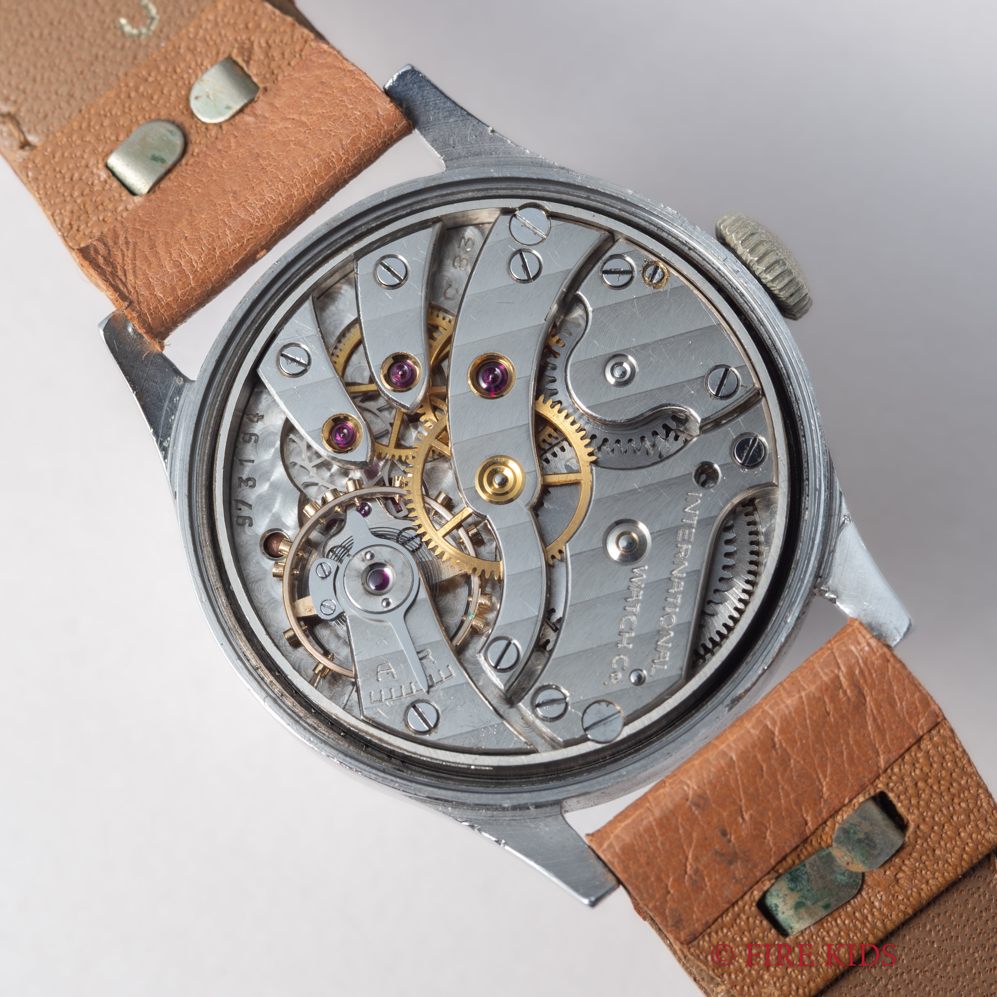 IWC 1937年製 オリジナルブラックダイヤル 手巻 Cal.83 コブラハンド スクリューバックケース