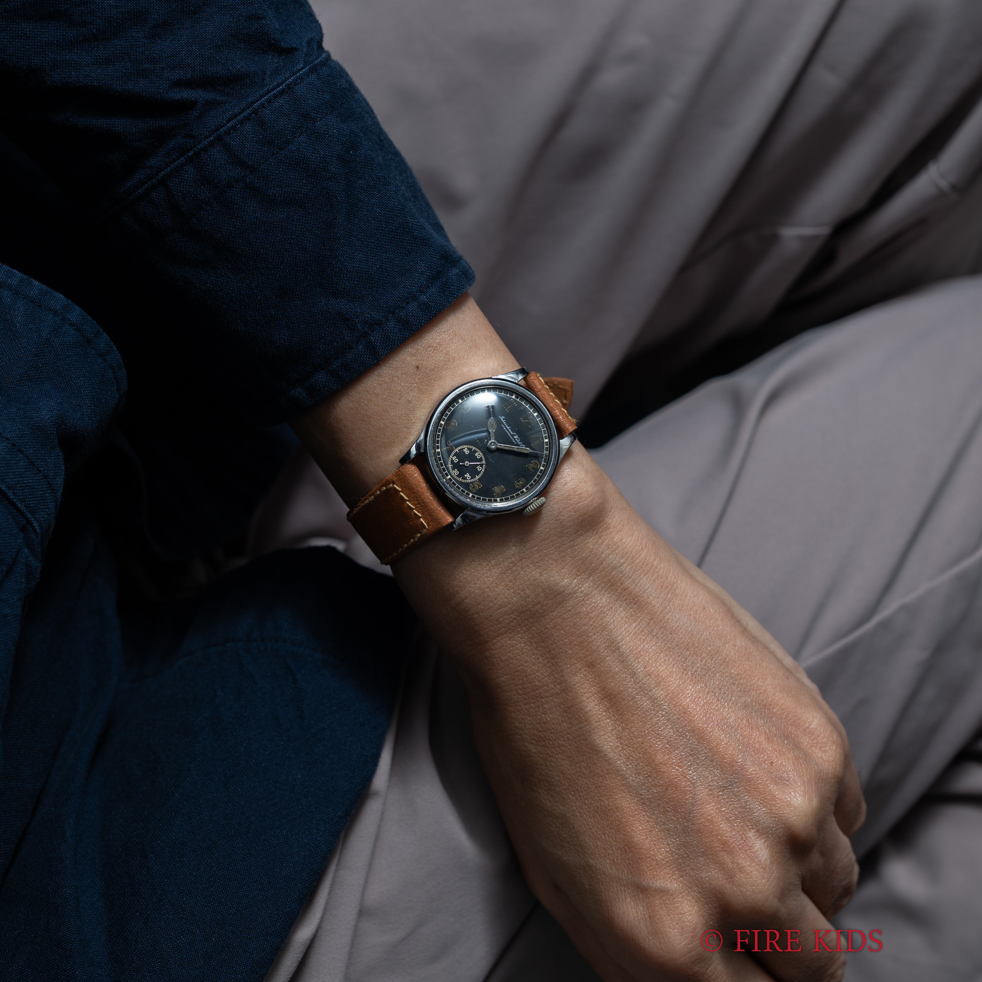 IWC 1937年製 オリジナルブラックダイヤル 手巻 Cal.83 コブラハンド スクリューバックケース