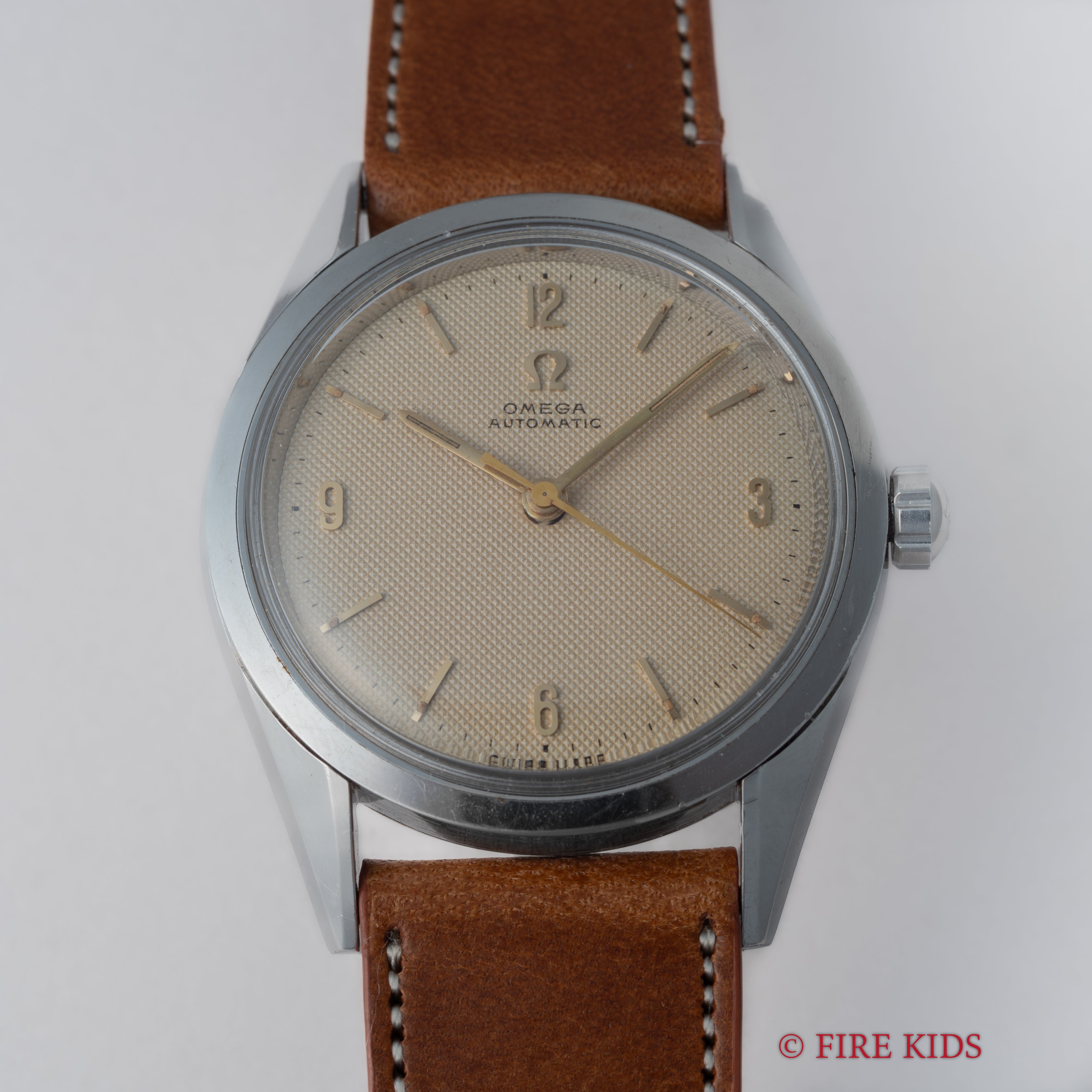 オメガ ラウンドケース ギョーシェダイヤル 1954年製 全回転自動巻 Cal.471