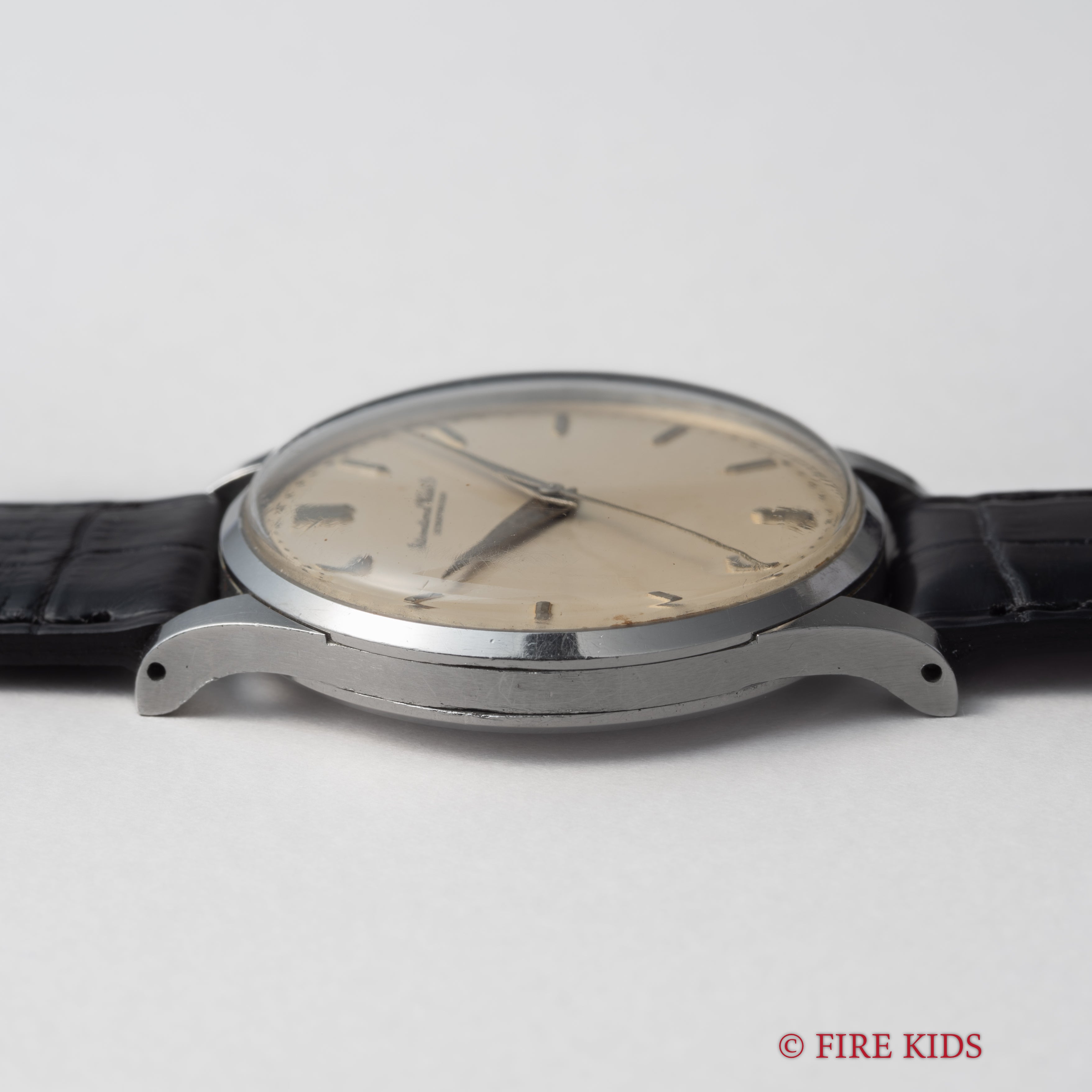 IWC ラウンドケース 1962年製 手巻き Cal.89 砲弾インデックス