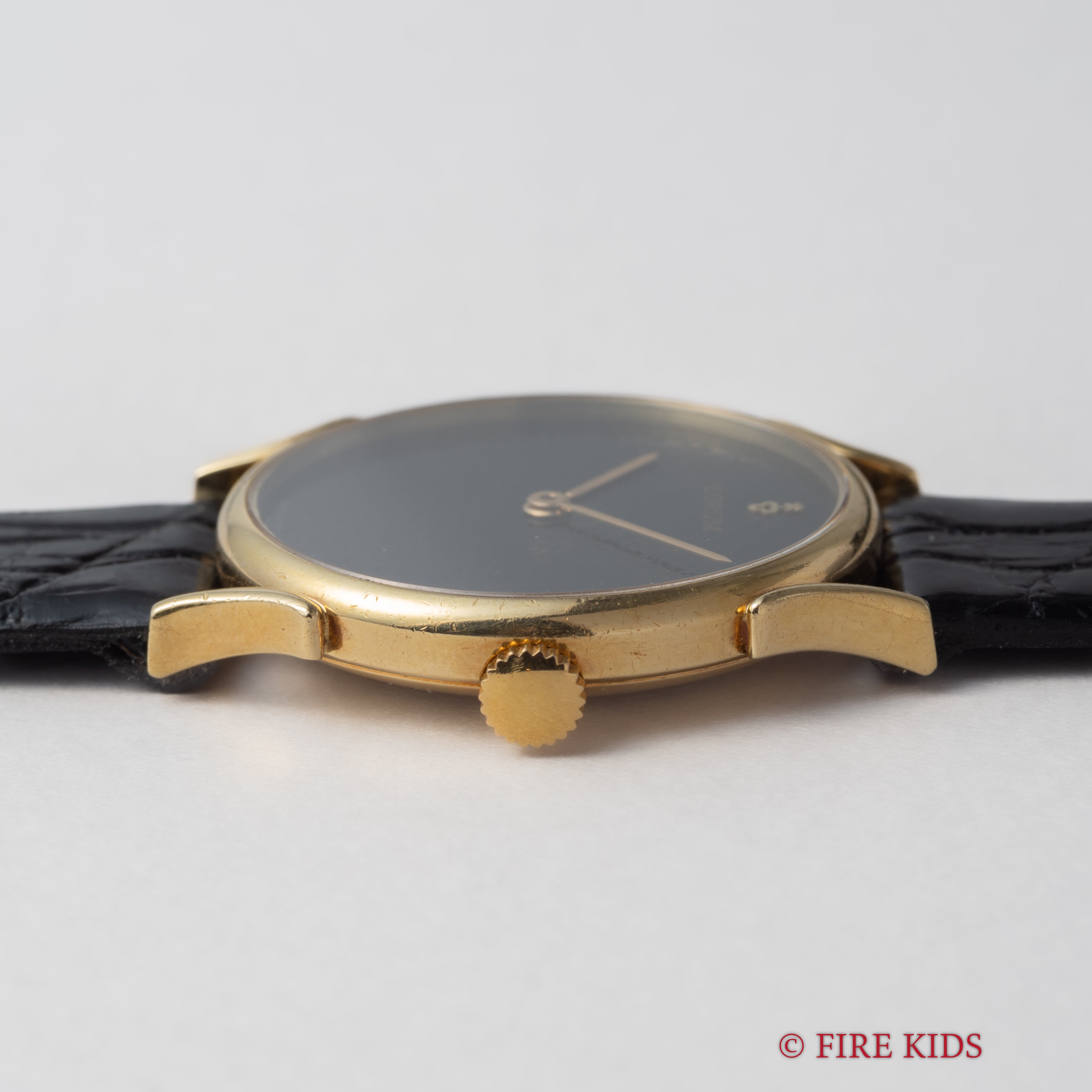 コルム 18金無垢ドレスウォッチ 1990年代製 ブラックロゴダイヤル 手巻 Cal.7001 純正GP尾錠