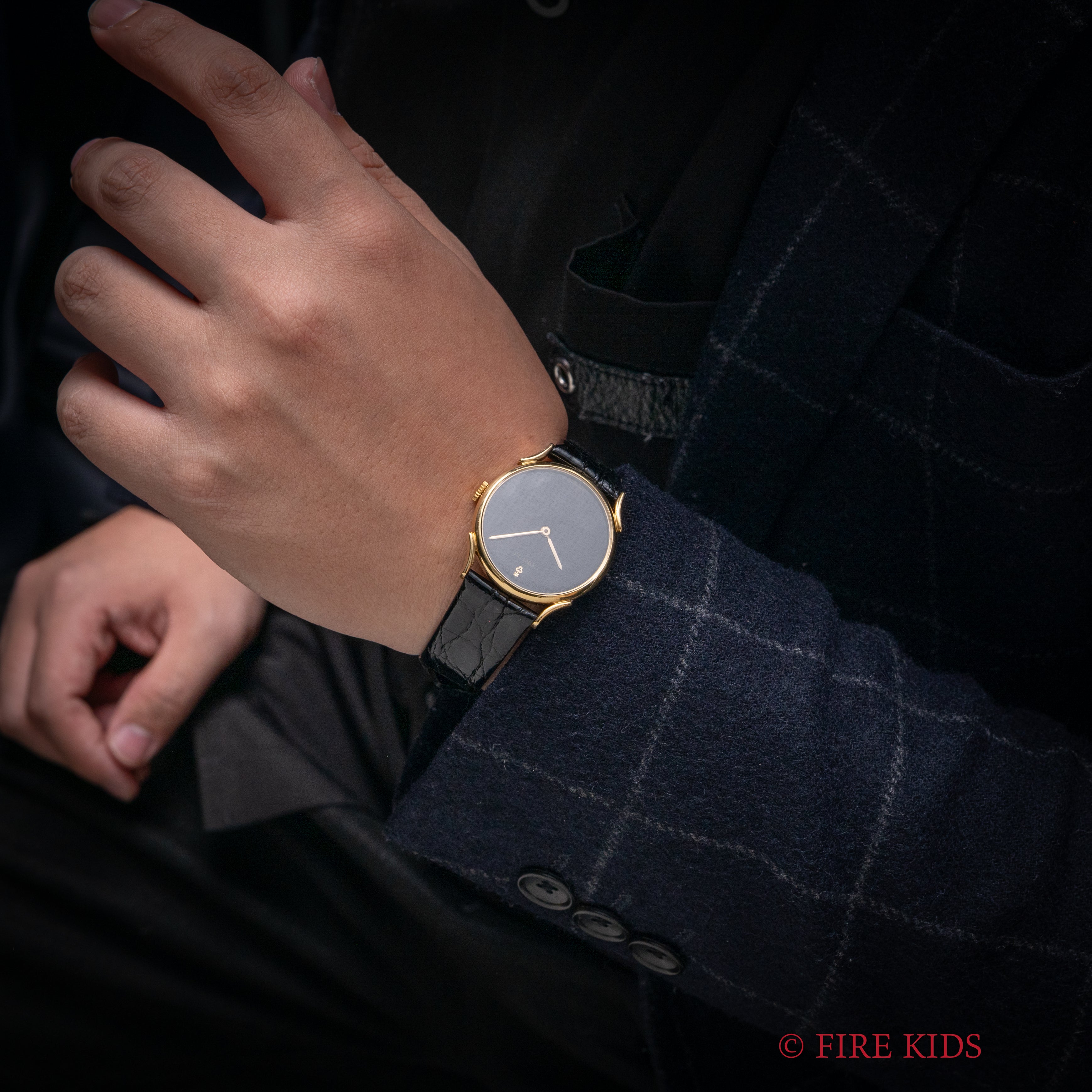 コルム 18金無垢ドレスウォッチ 1990年代製 ブラックロゴダイヤル 手巻 Cal.7001 純正GP尾錠