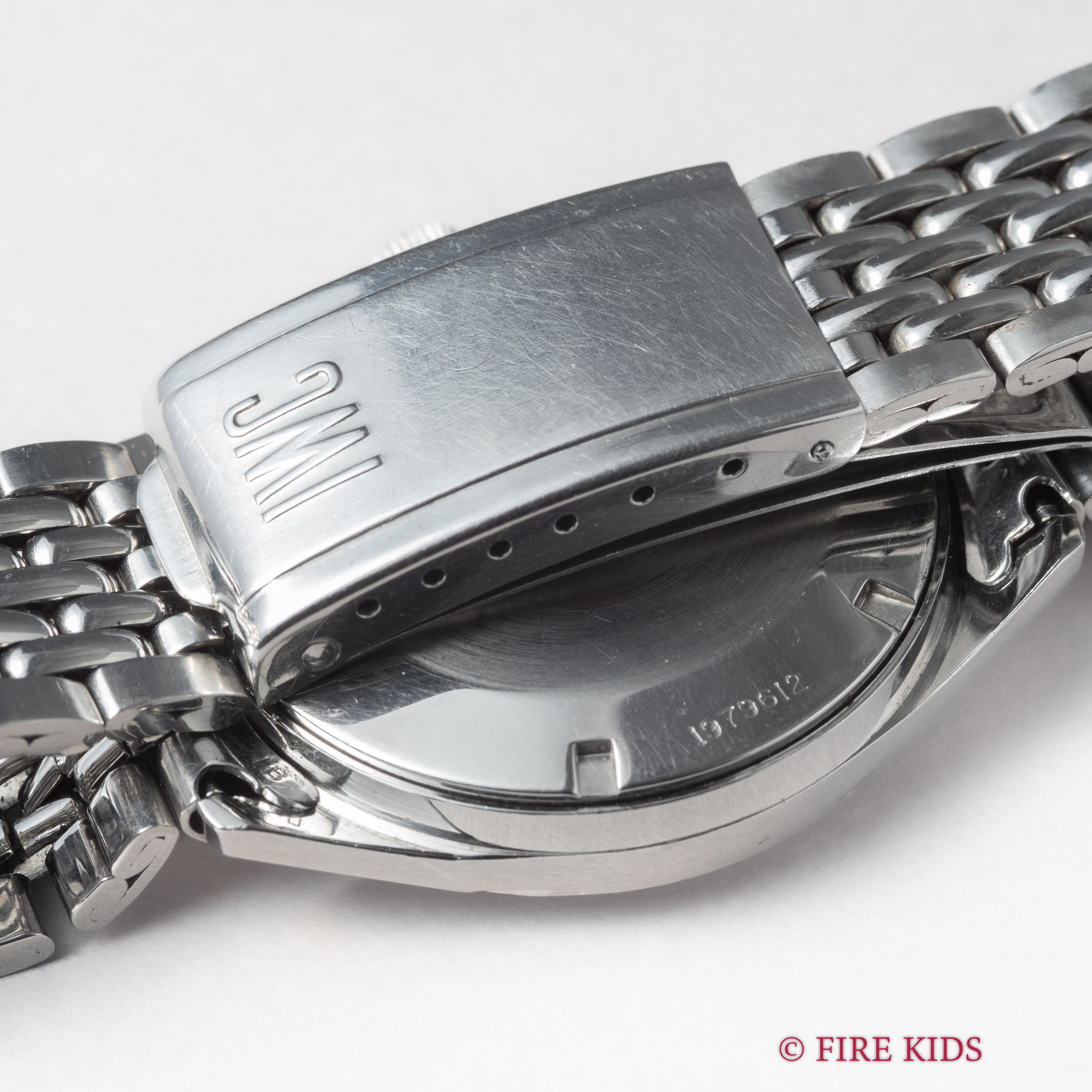 IWC 1970年製(昭和45年製) グレー文字盤ラウンドケース R810 手巻 Cal.89 純正ゲイフレアー社製ステンレスブレス