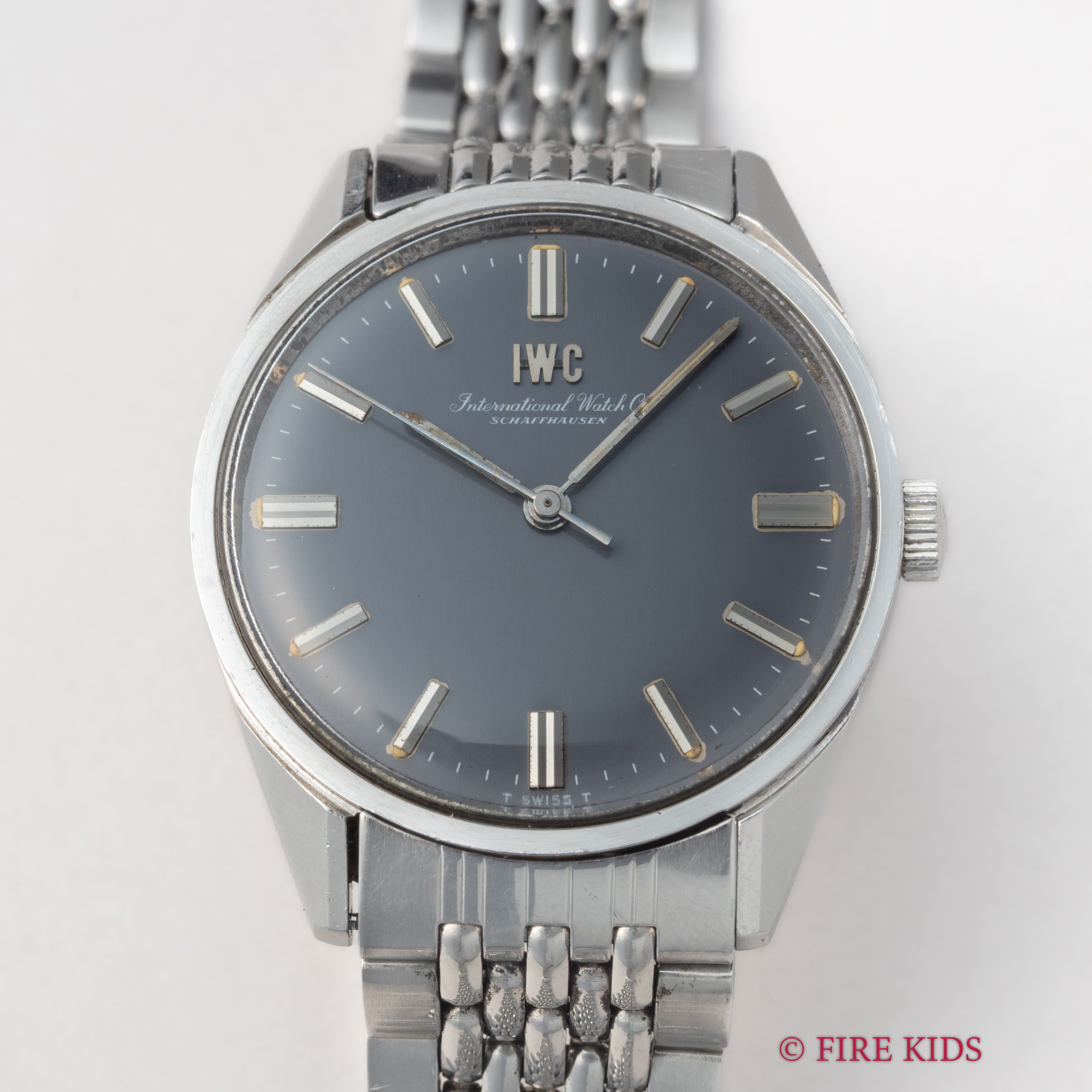 IWC 1970年製(昭和45年製) グレー文字盤ラウンドケース R810 手巻 Cal.89 純正ゲイフレアー社製ステンレスブレス