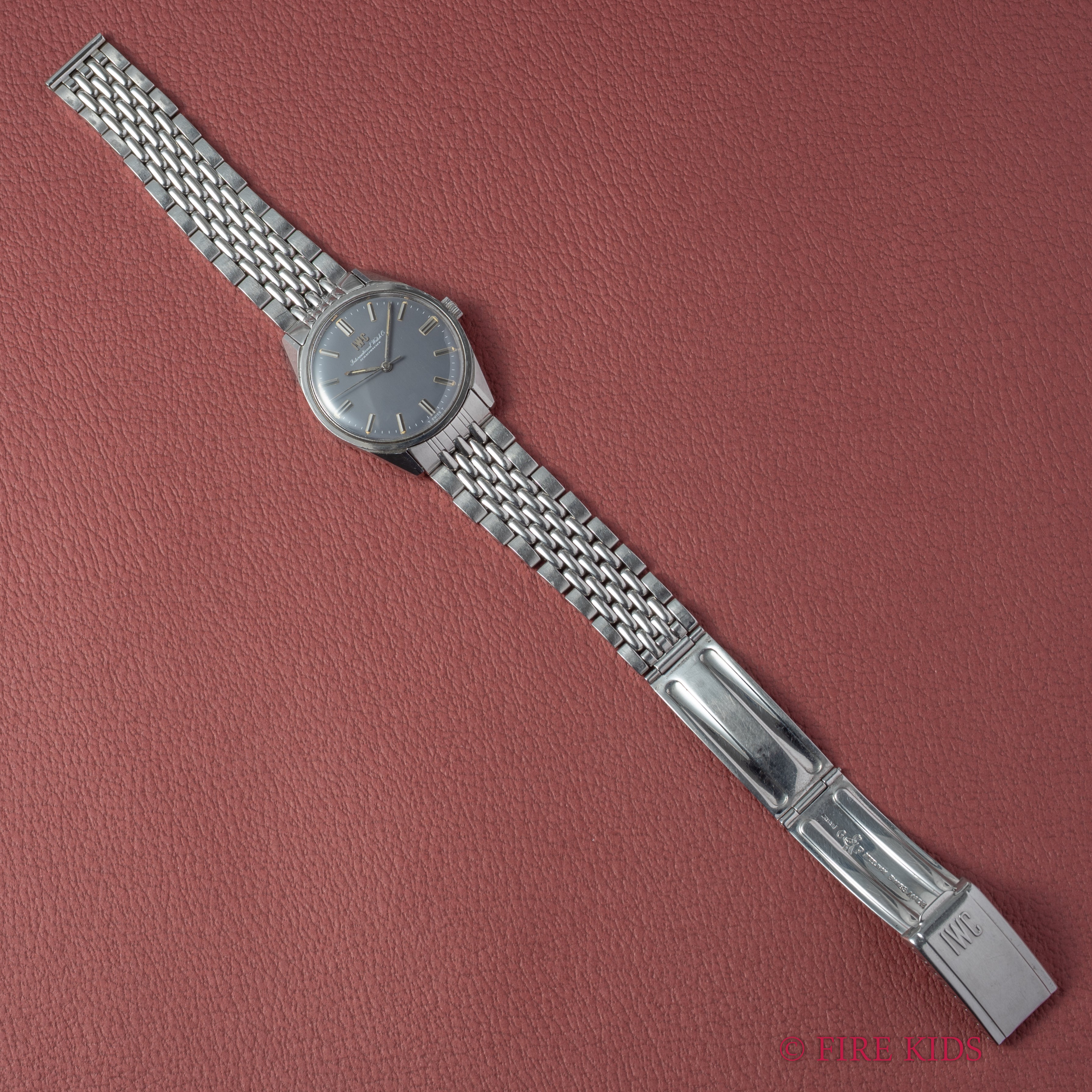 IWC 1970年製(昭和45年製) グレー文字盤ラウンドケース R810 手巻 Cal.89 純正ゲイフレアー社製ステンレスブレス