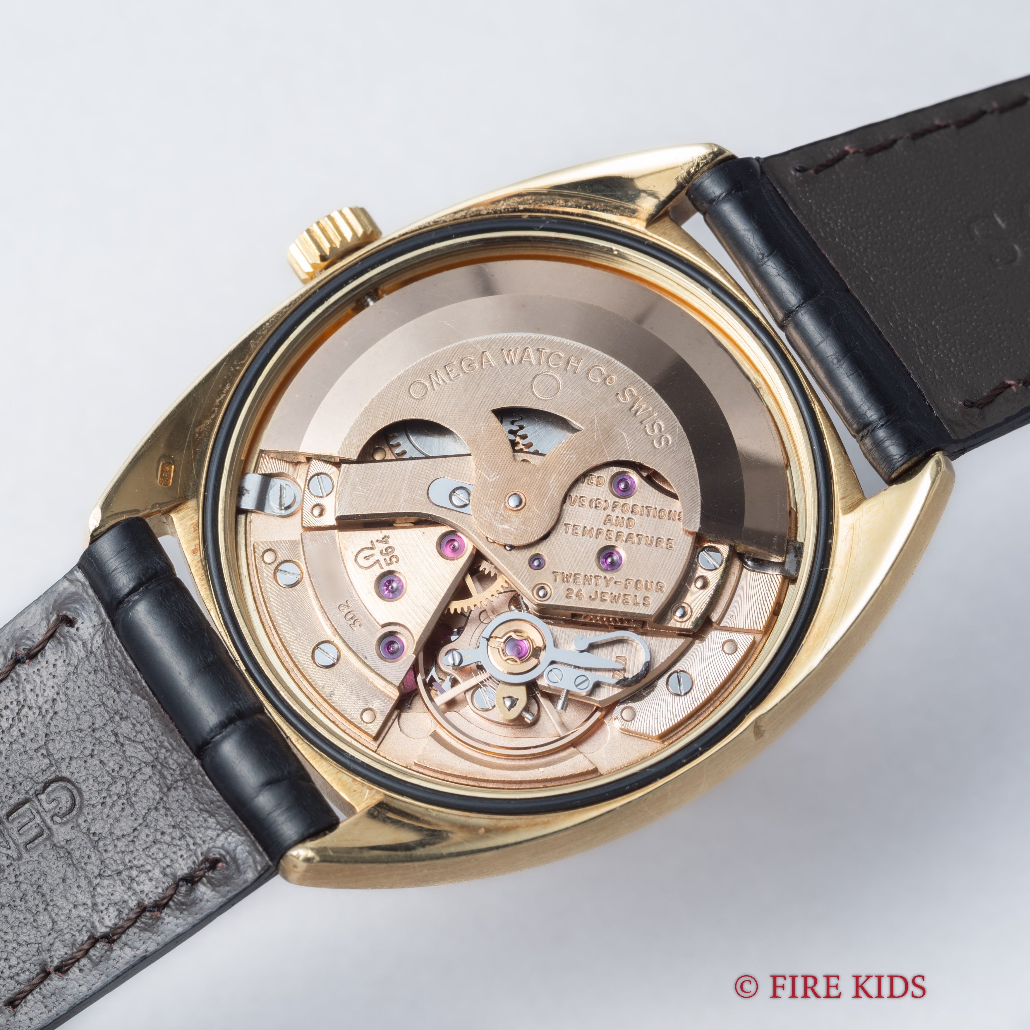 オメガ コンステレーション Cライン 1969年製 18金無垢イエローゴールド リネンダイヤル ジェンタデザイン