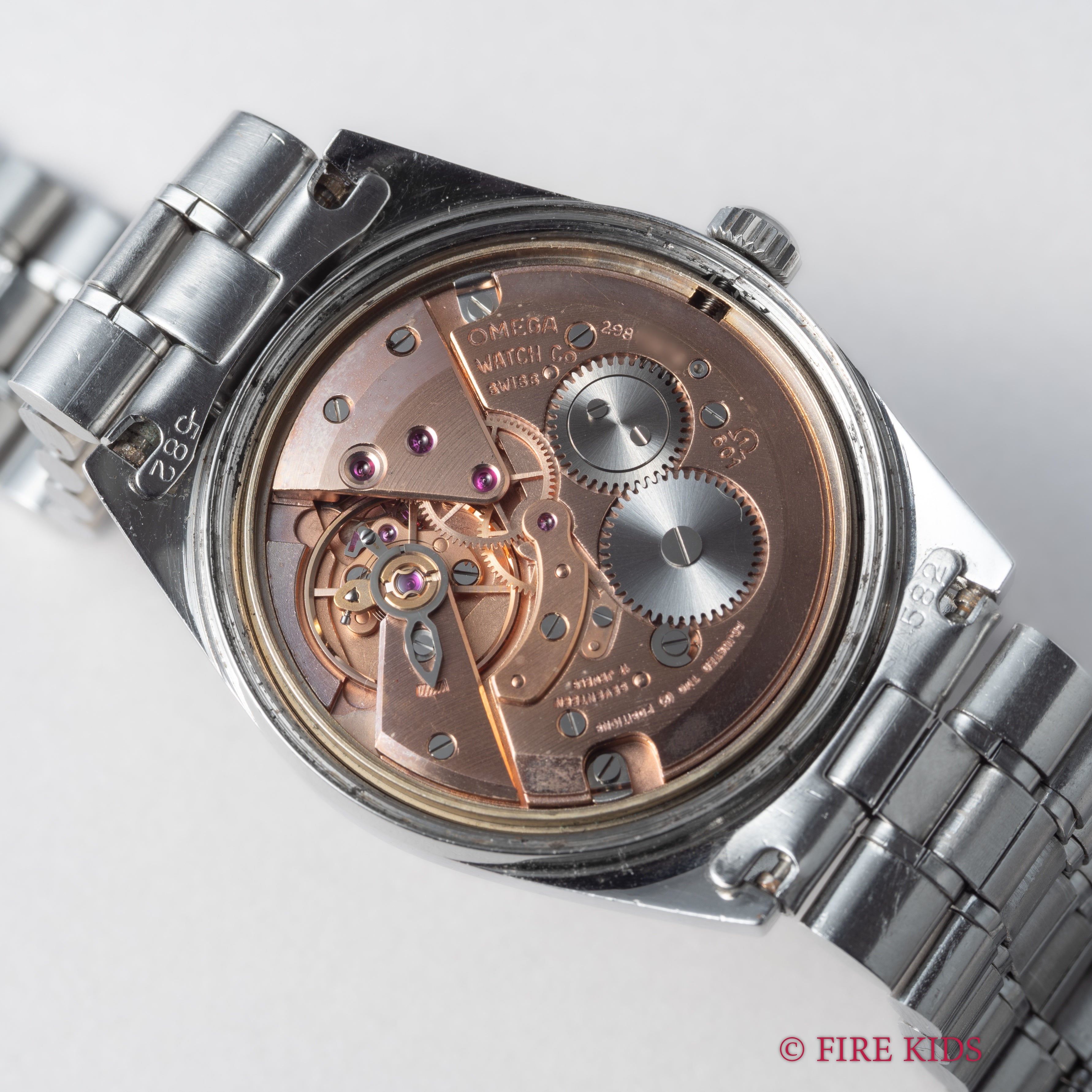 オメガ ジュネーブ 1969年製 Ref.135.041 手巻き トノー型 純正ブレス付