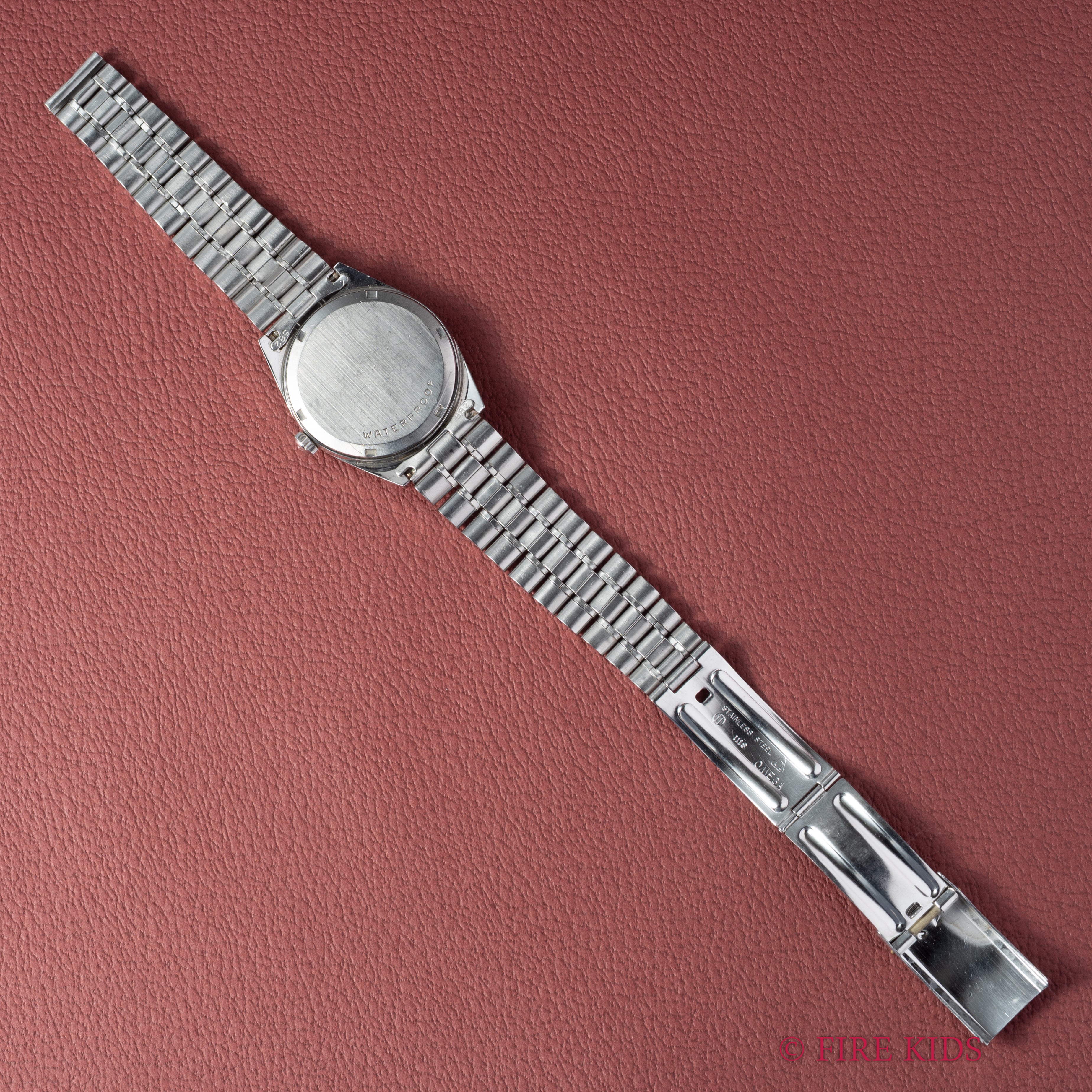 オメガ ジュネーブ 1969年製 Ref.135.041 手巻き トノー型 純正ブレス付