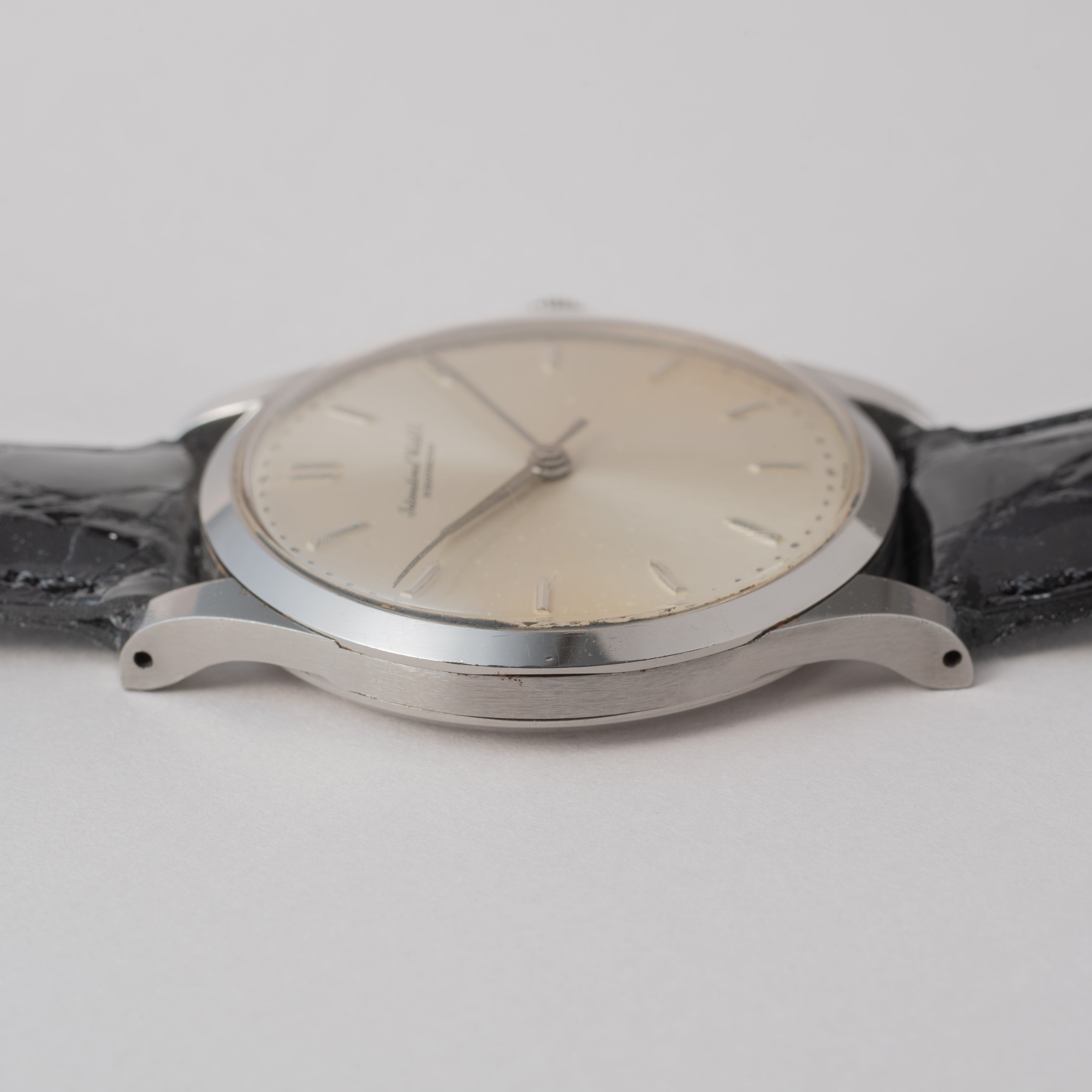 IWC ラウンドケース1965年製 手巻き Cal.89