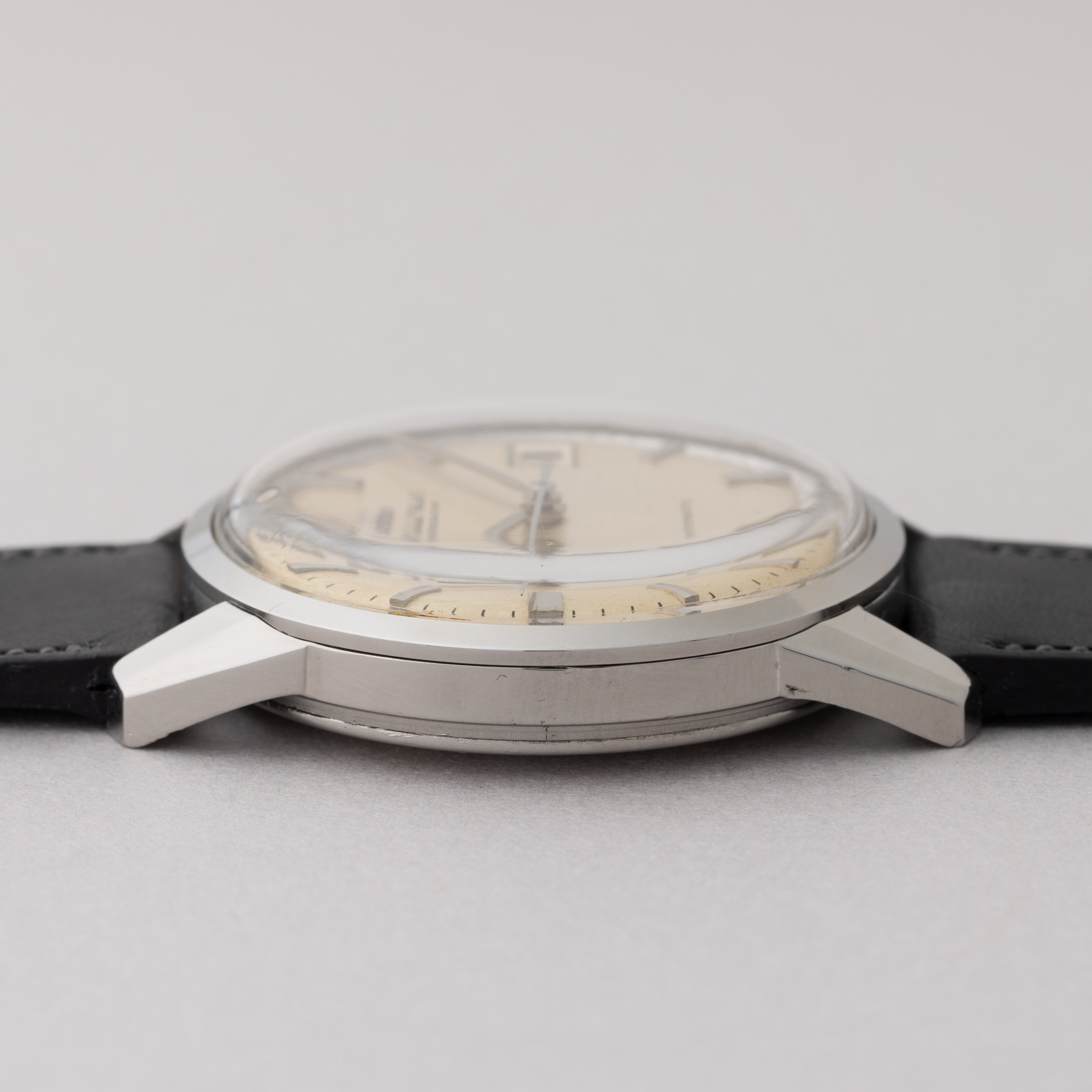 IWC ラウンドケース 1972年製 Cal.8541B オートマチック