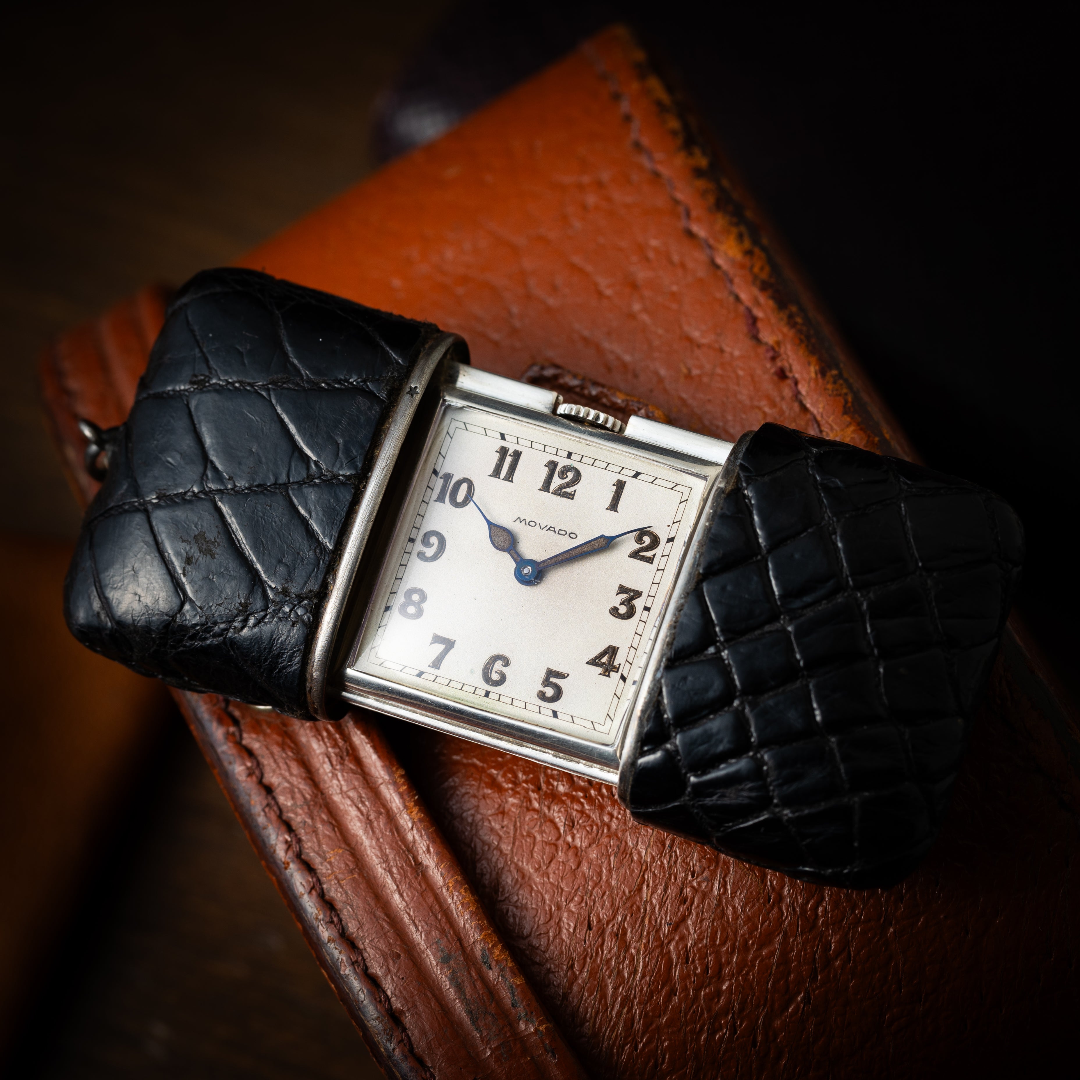 モバード エルメト 銀無垢ケース革巻き トラベルウォッチ 手巻き 1940年代製