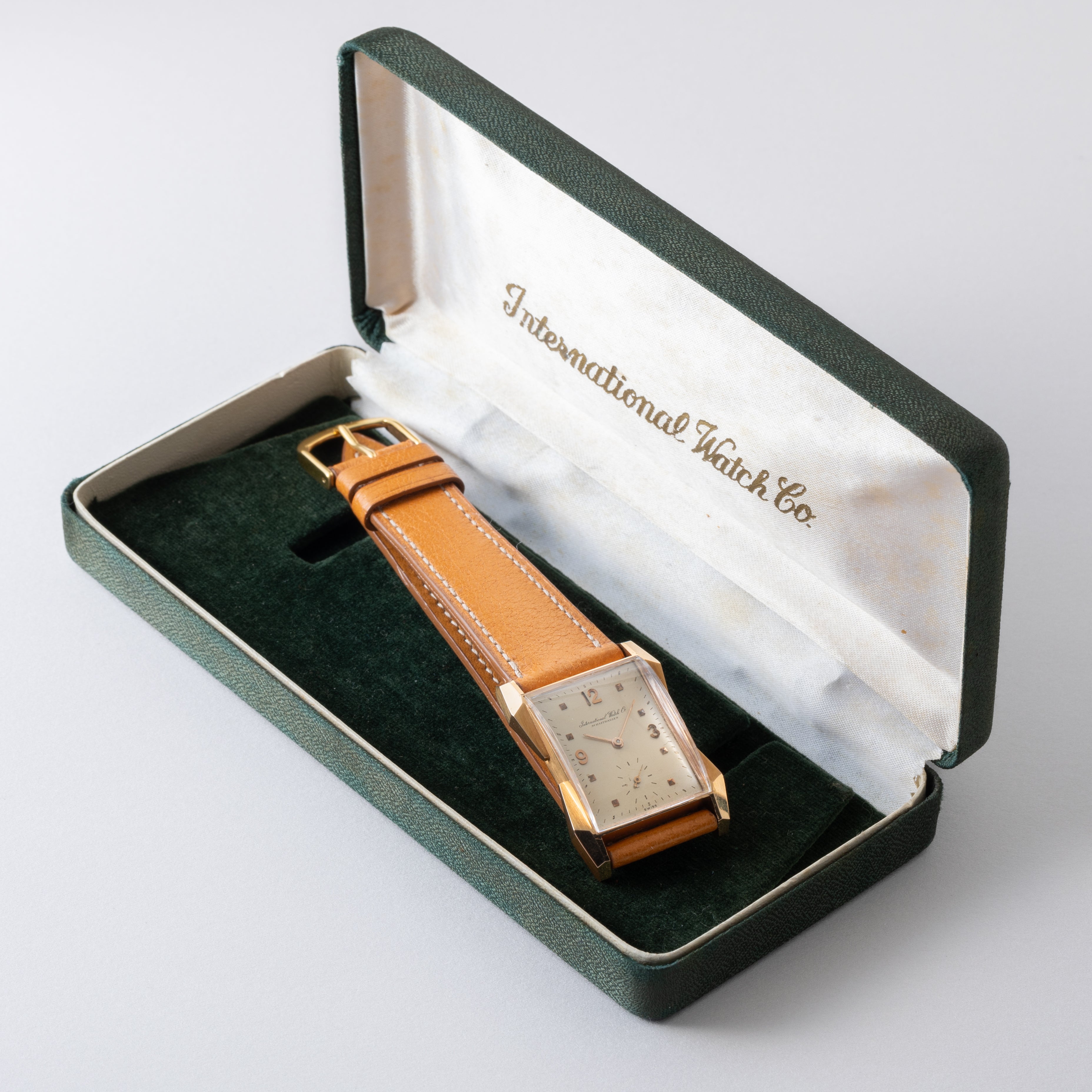 IWC レクタンギュラー 1945年製 18Kピンクゴールド製 箱、広告コピー付き