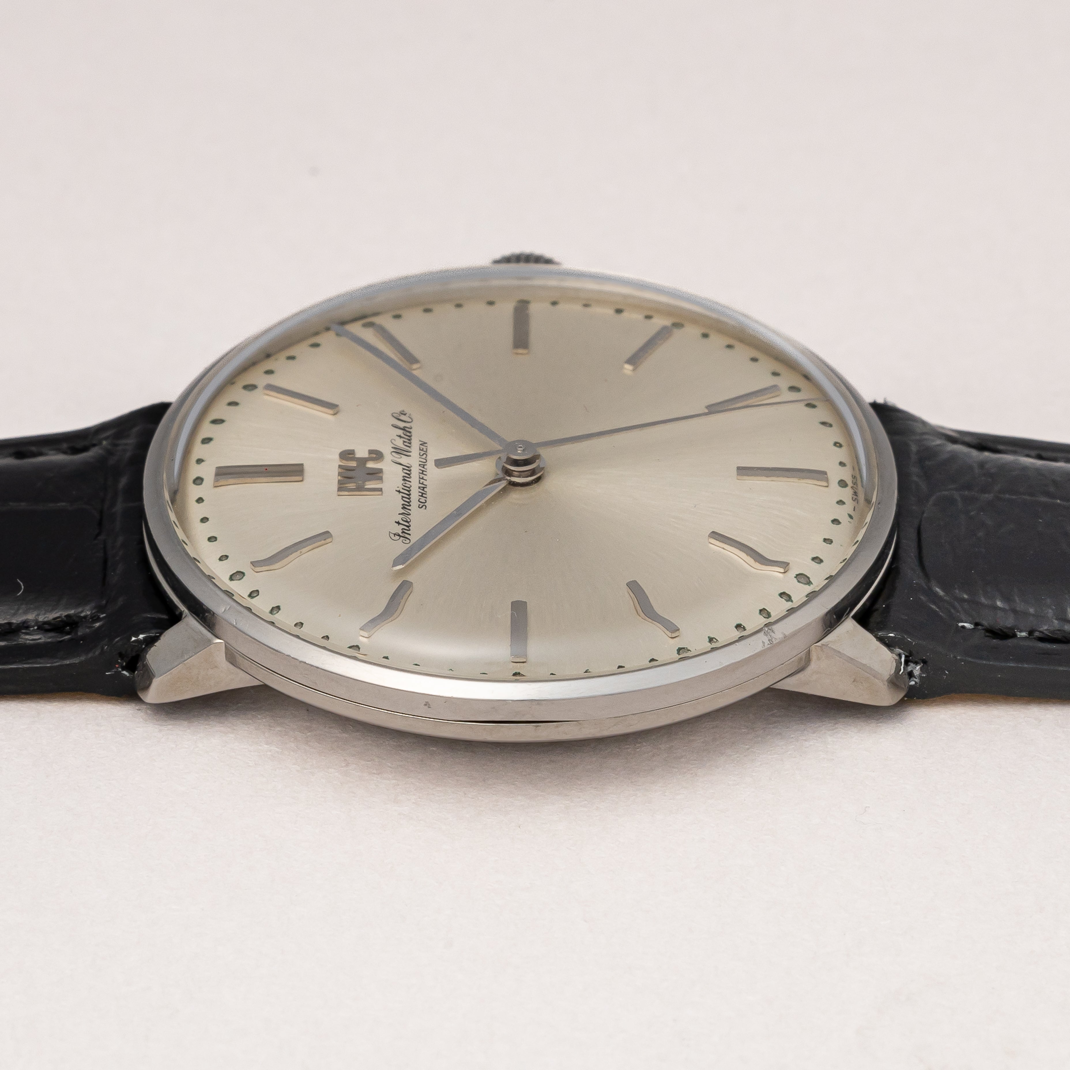 IWC ラウンドケース 1973年製 Ref.2401 国際サービス保証書付き Cal.403