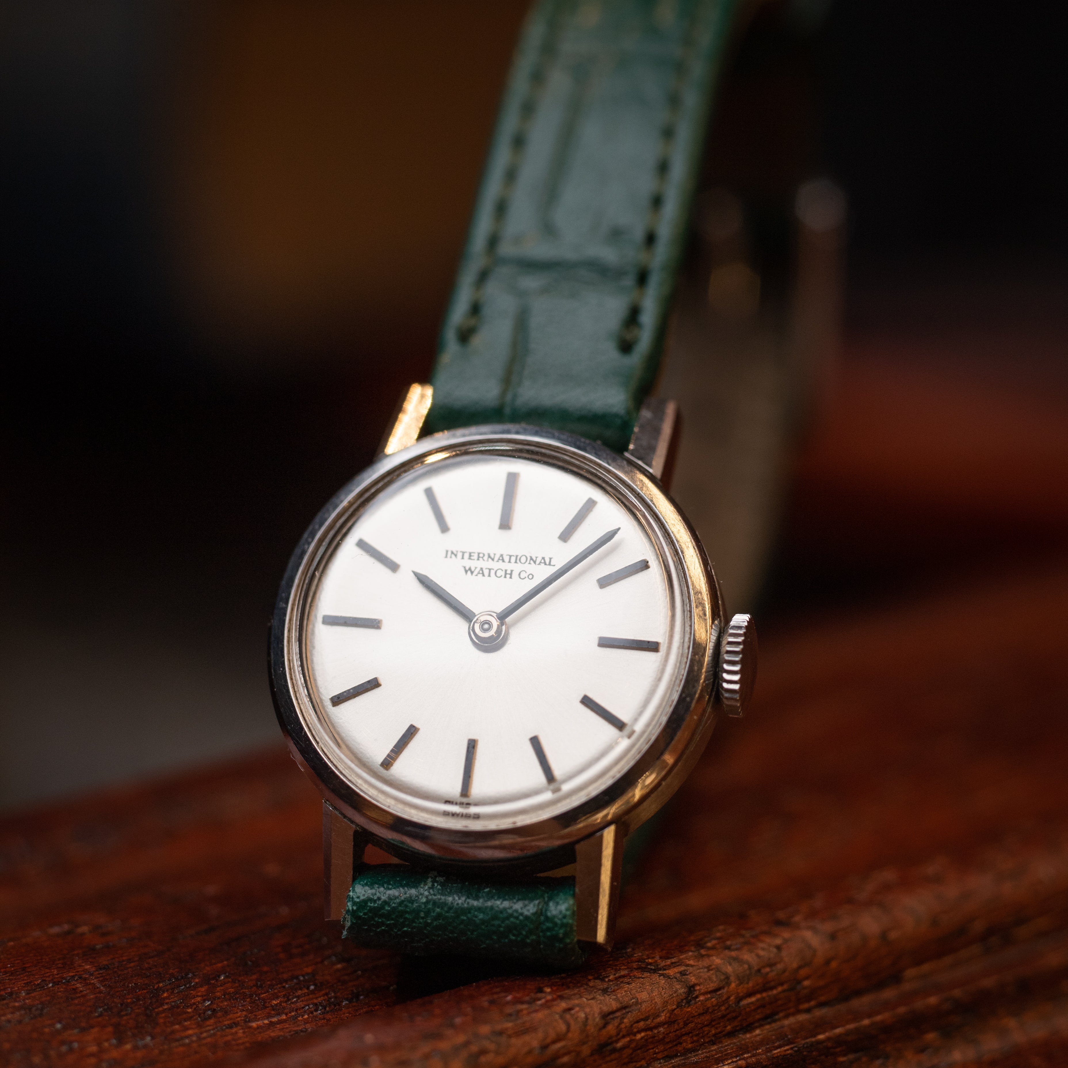 IWC レディース 1969年製 手巻き ラウンド