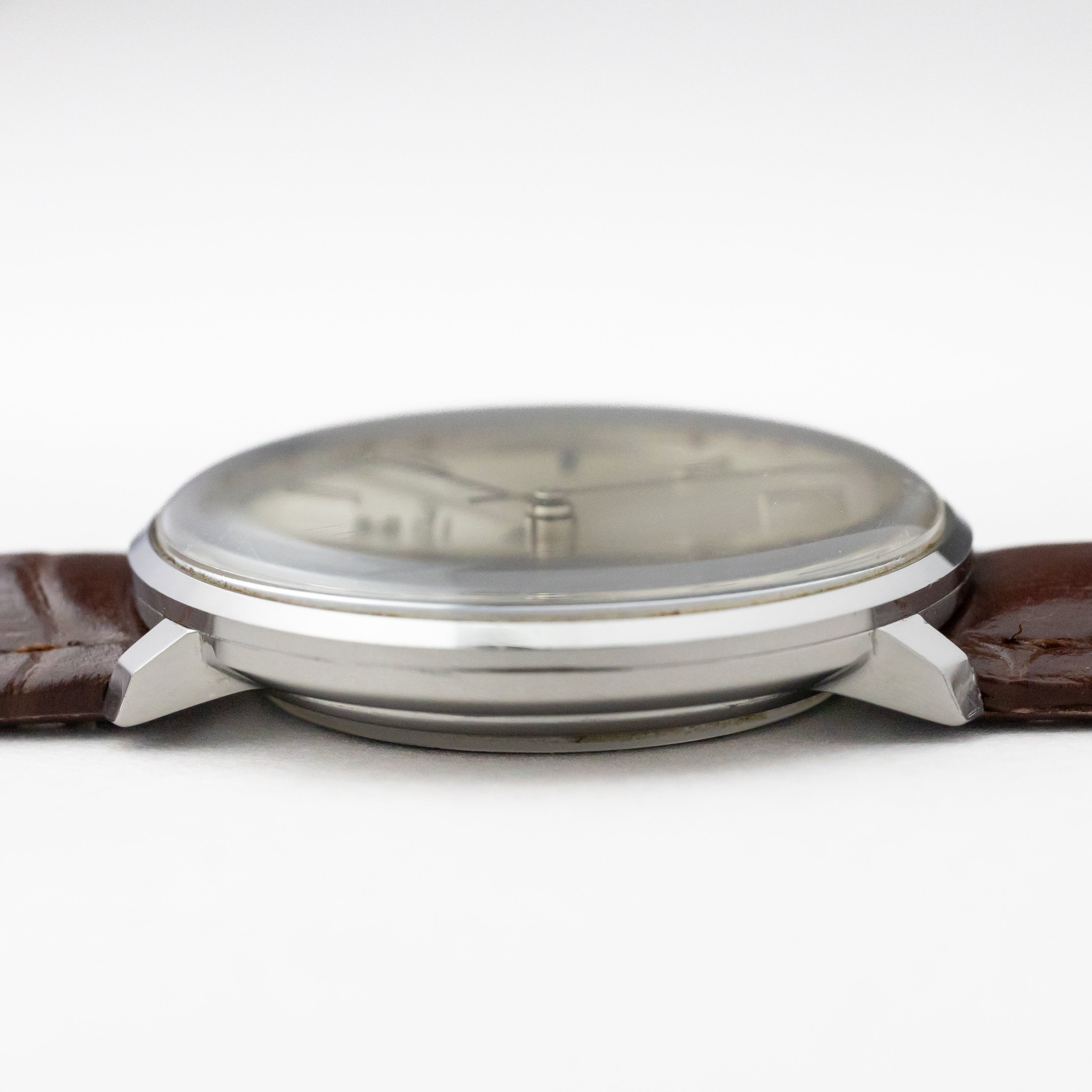 IWC ラウンドケース 裏ブタスケルトン 1973年製 手巻きCal.403