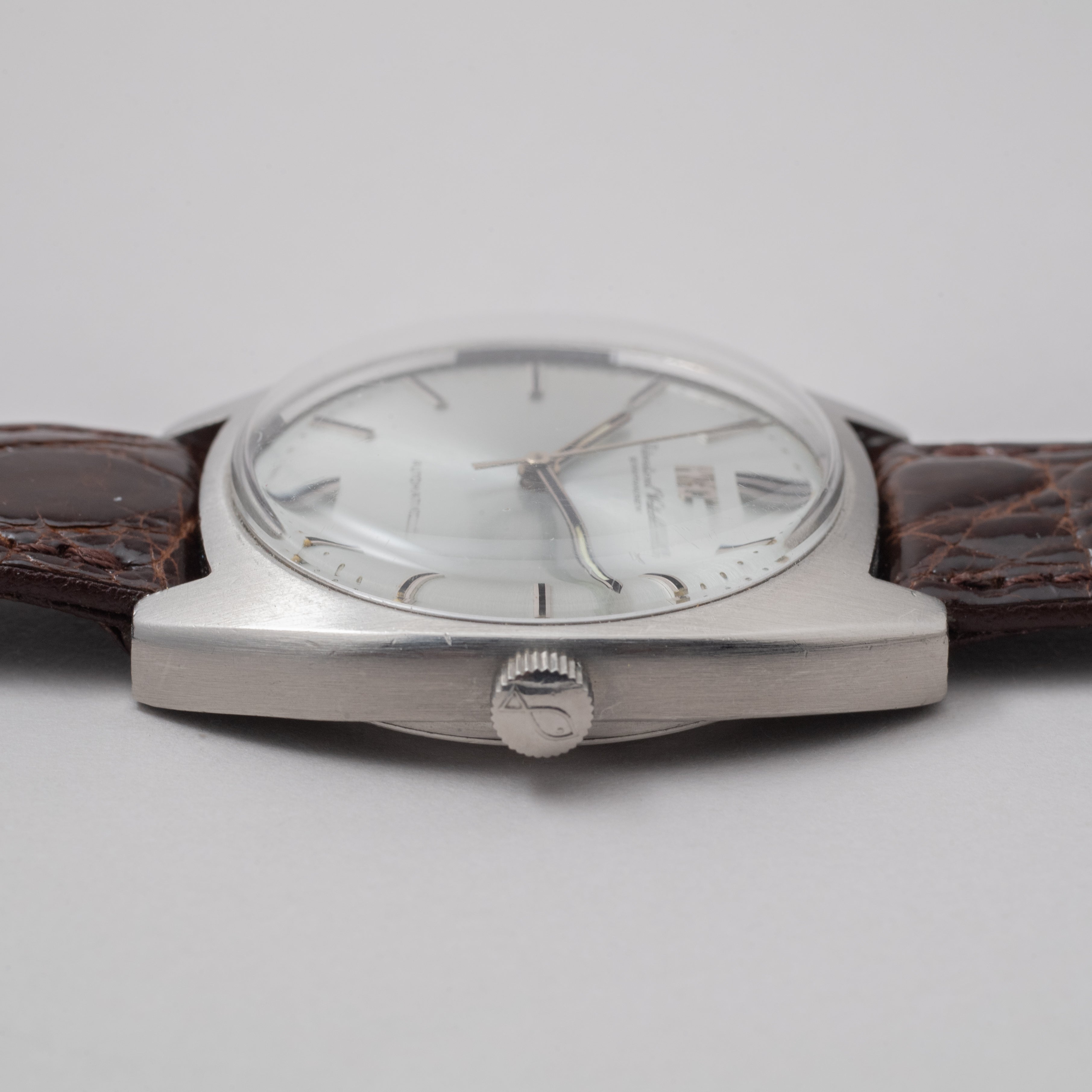 IWC 1973年製トノーケース ペラトン式自動巻き Cal.854B ノンデイト