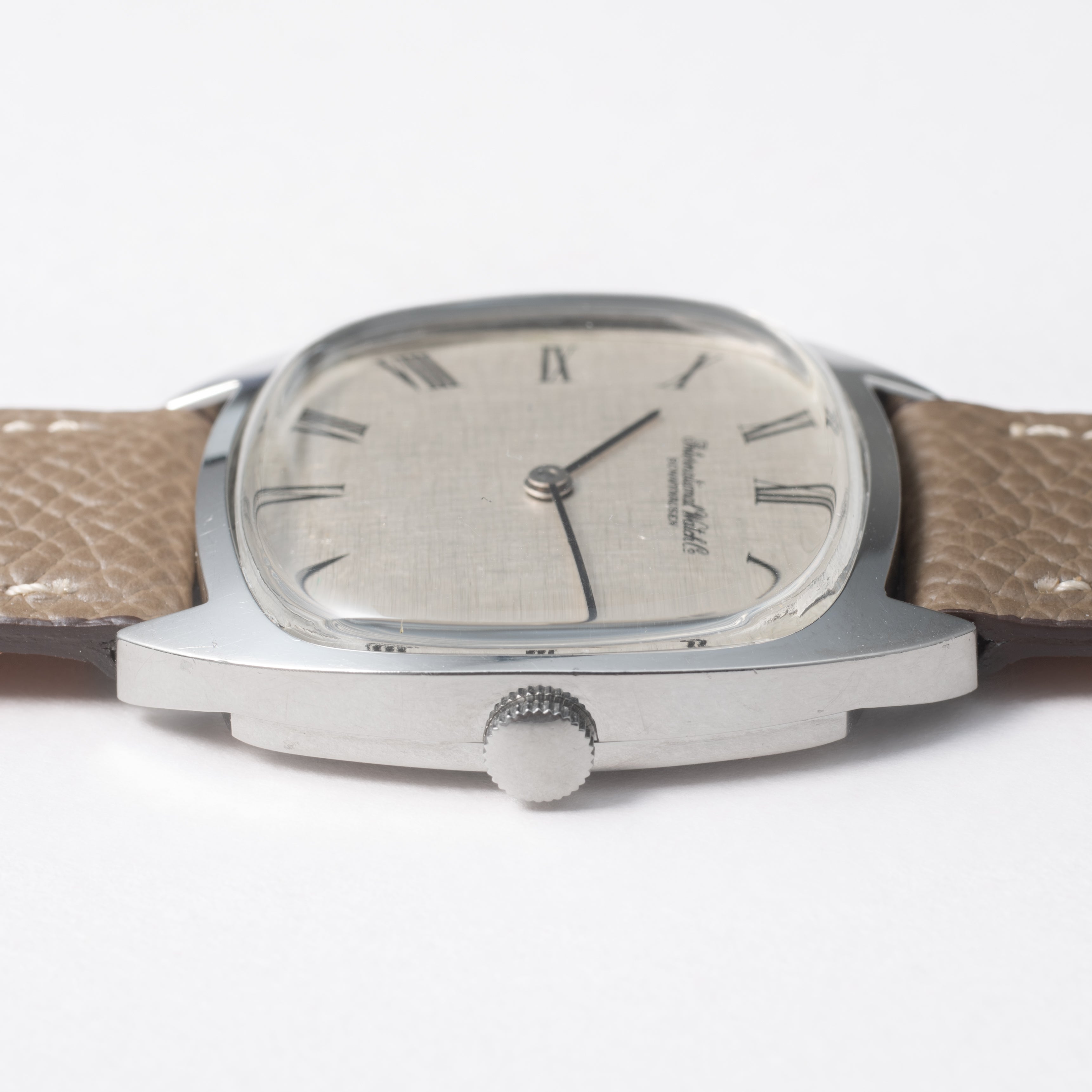 IWC テレビスクリーン 1974年製 Cal.423 手巻き ローマンリネンダイヤル 純正尾錠付き