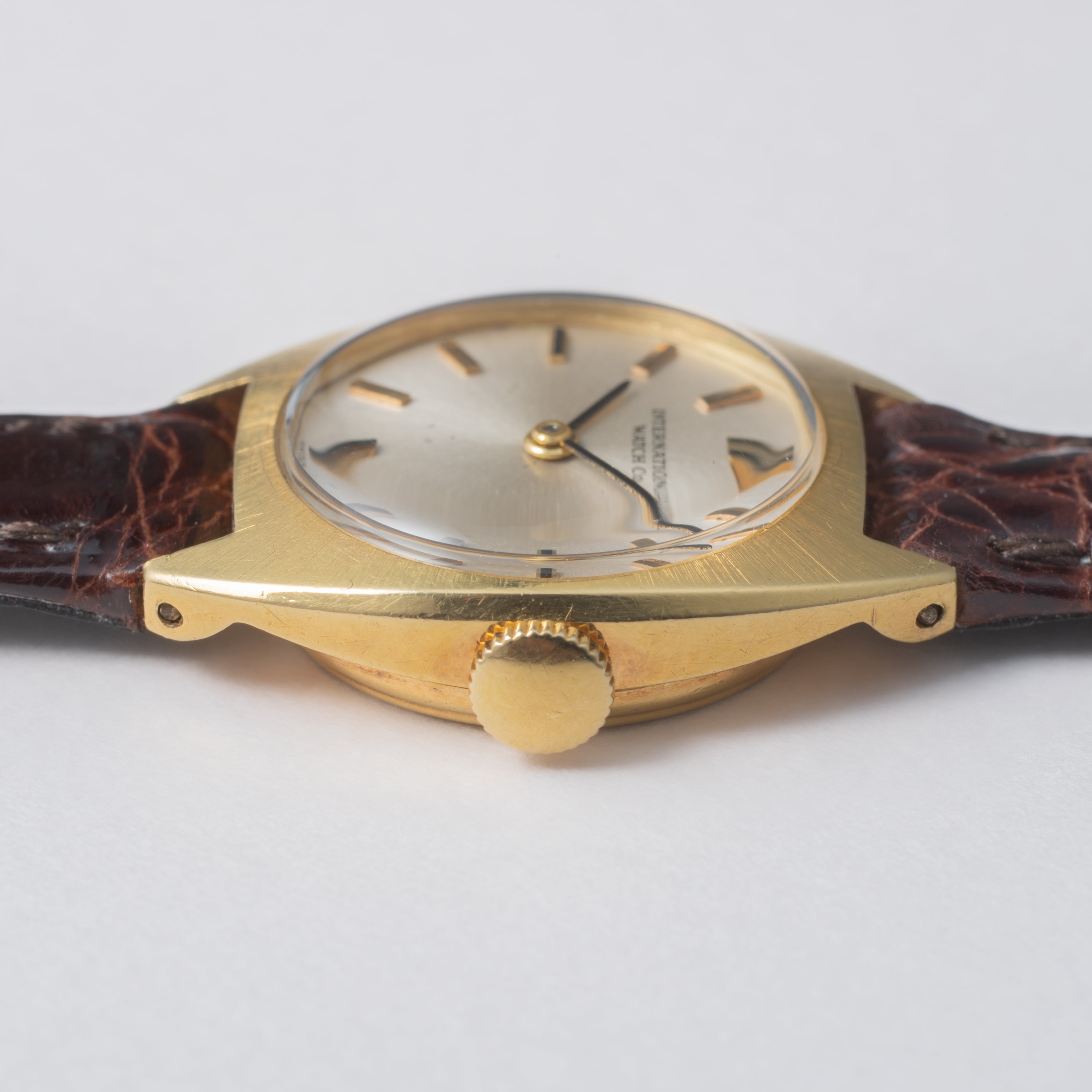 IWC レディース 18金無垢トノーケース 1967年製 手巻き Cal.41  純正尾錠付き