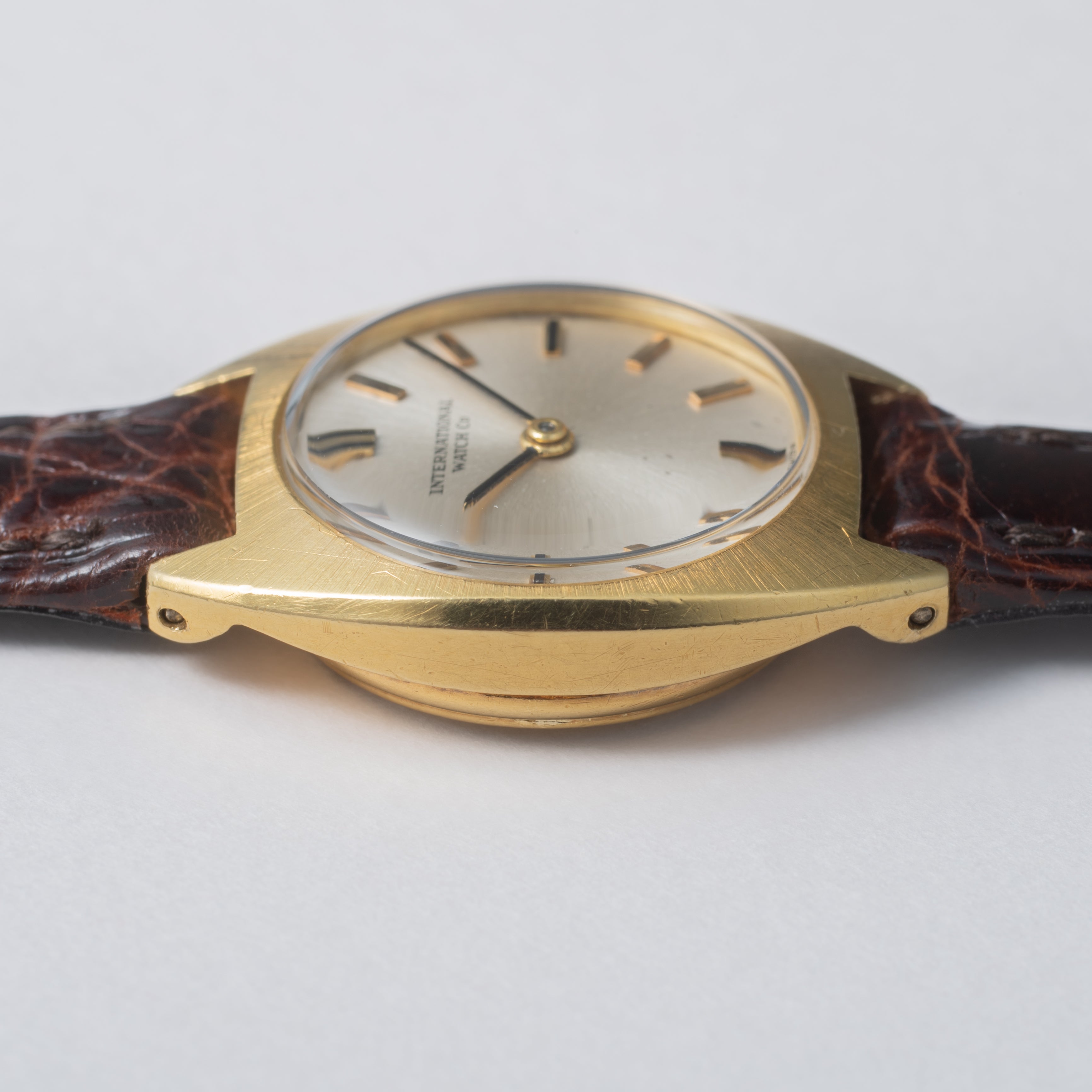 IWC レディース 18金無垢トノーケース 1967年製 手巻き Cal.41  純正尾錠付き