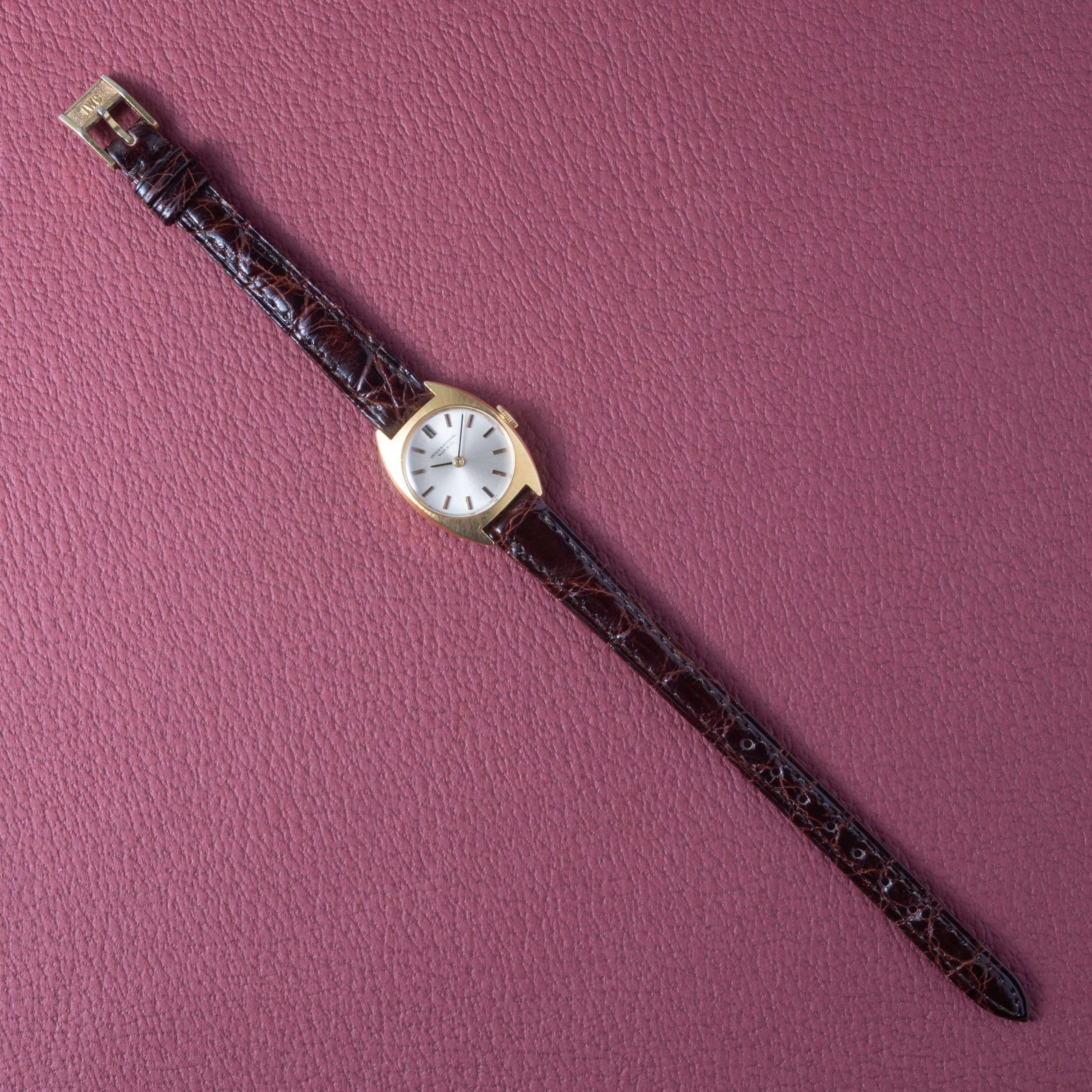 IWC レディース 18金無垢トノーケース 1967年製 手巻き Cal.41  純正尾錠付き