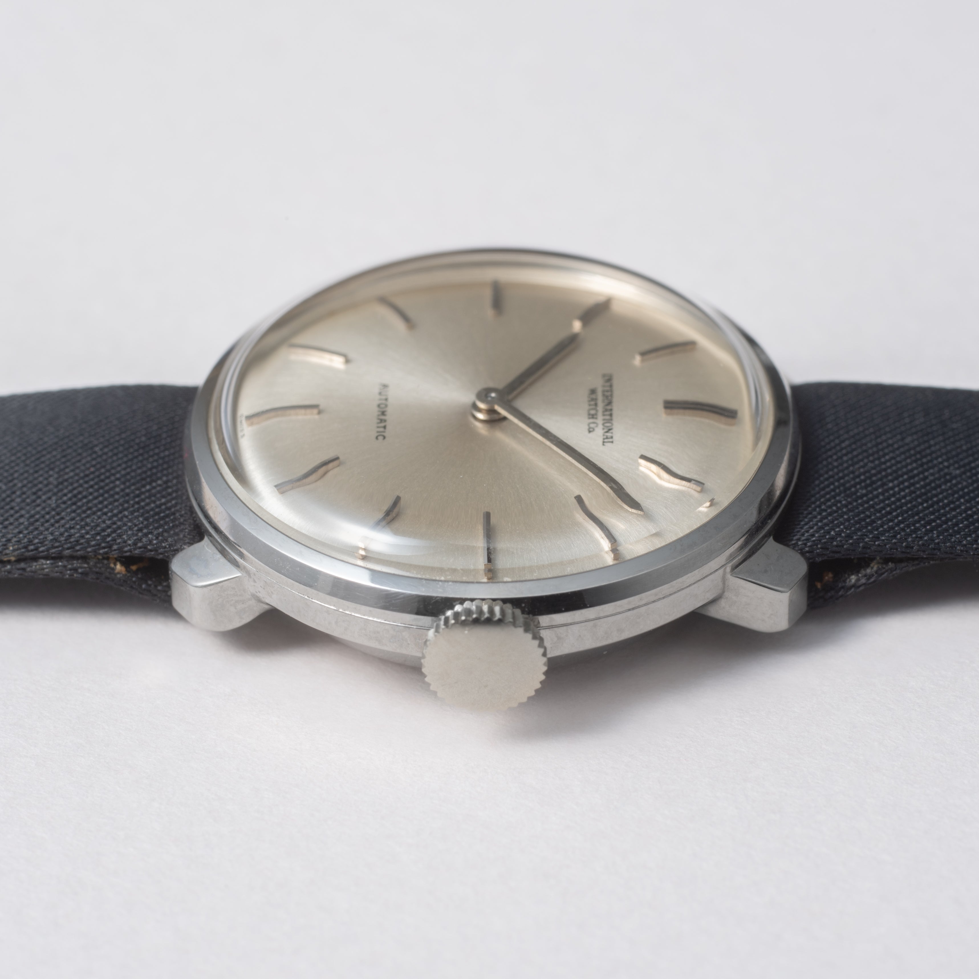 IWC ラウンドモデル レディース 1969年製 ペラトン式自動巻き Cal.44 純正革ベルト尾錠付き