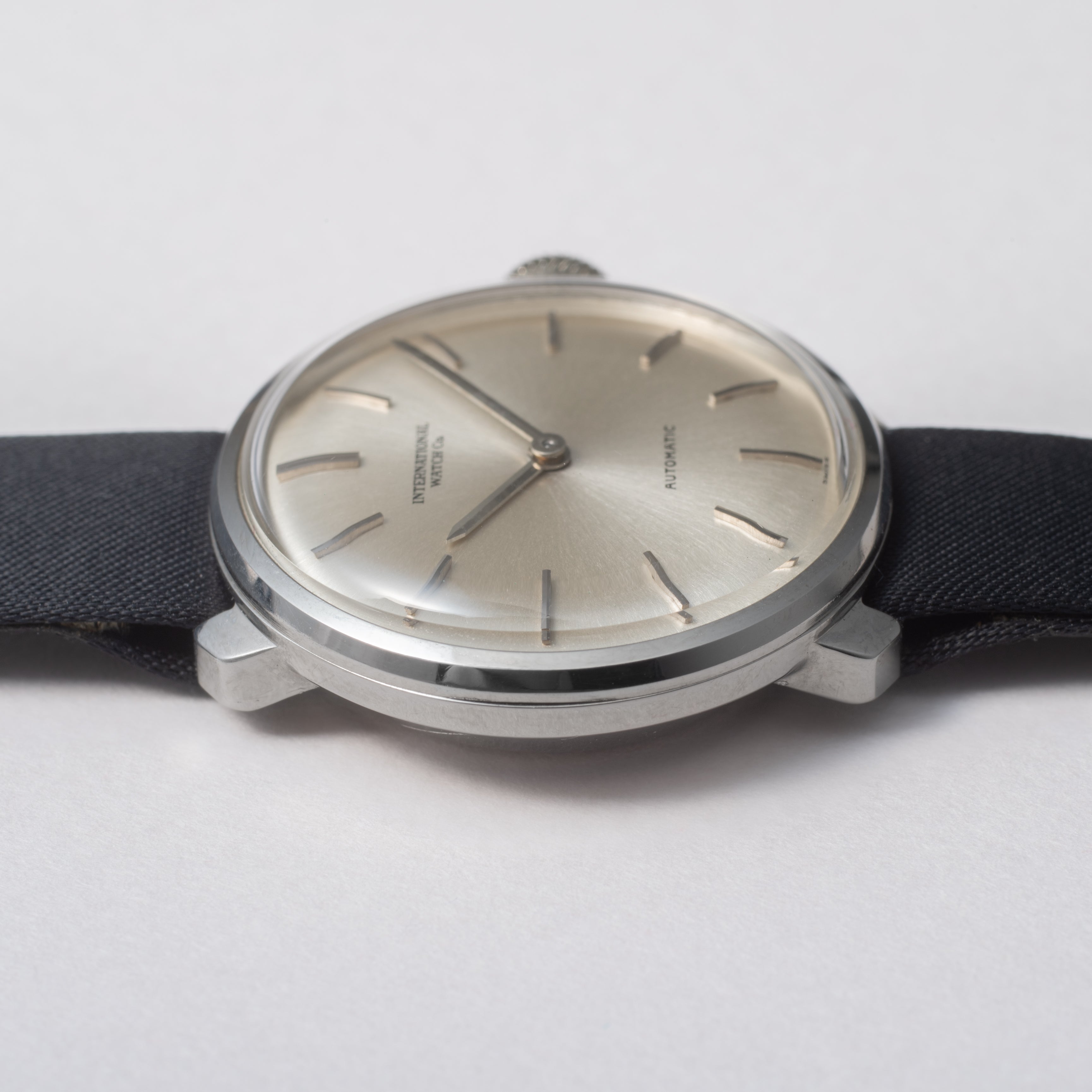 IWC ラウンドモデル レディース 1969年製 ペラトン式自動巻き Cal.44 純正革ベルト尾錠付き