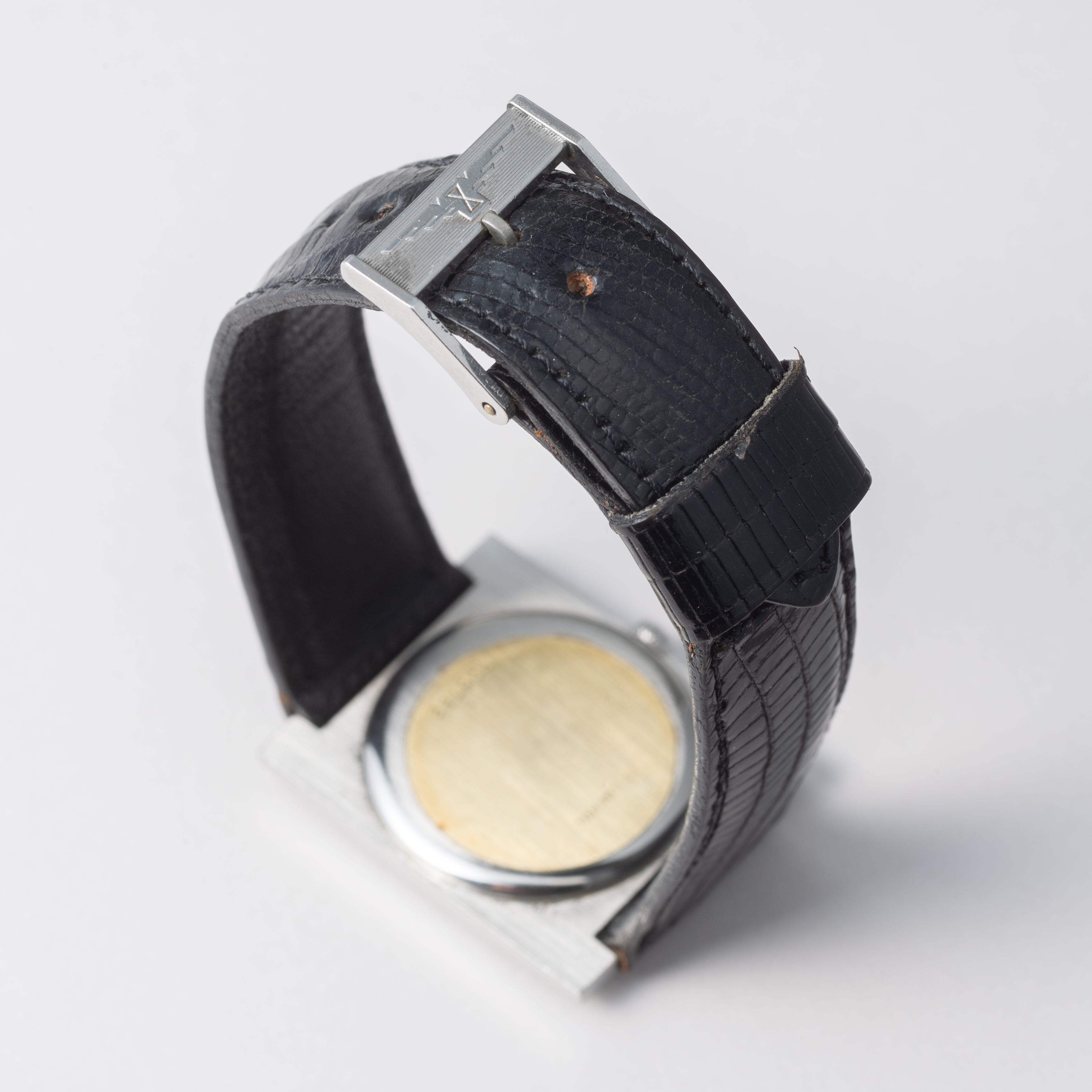 ロンジン コンクエスト レクタンギュラー ブルーローマンダイヤル 1970年代製 純正尾錠付き 薄型手巻き