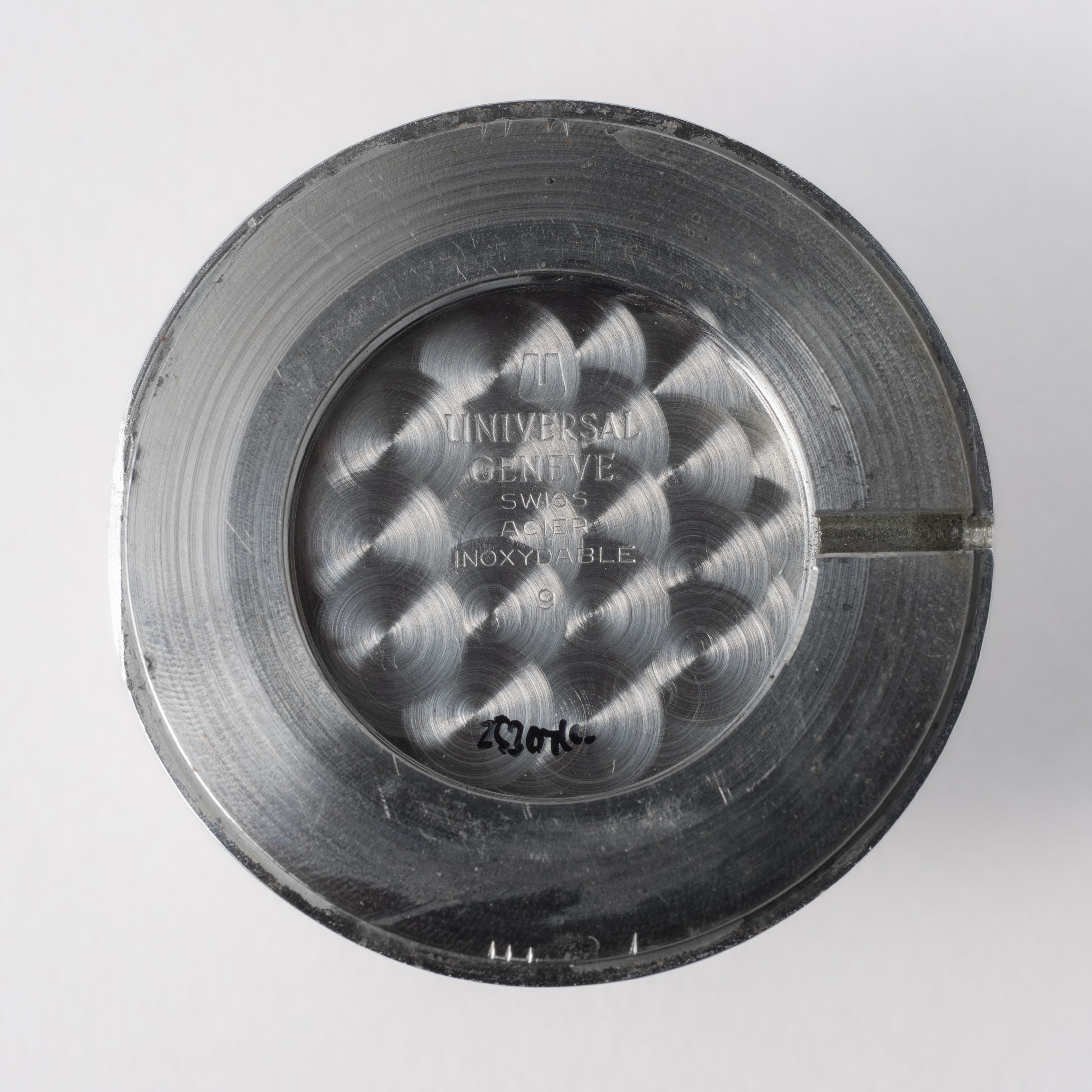 ユニバーサルジュネーブ 1970年代製 手巻き トノー型 ブルーダイヤル 純正ゲイフレアーブレス 箱付き