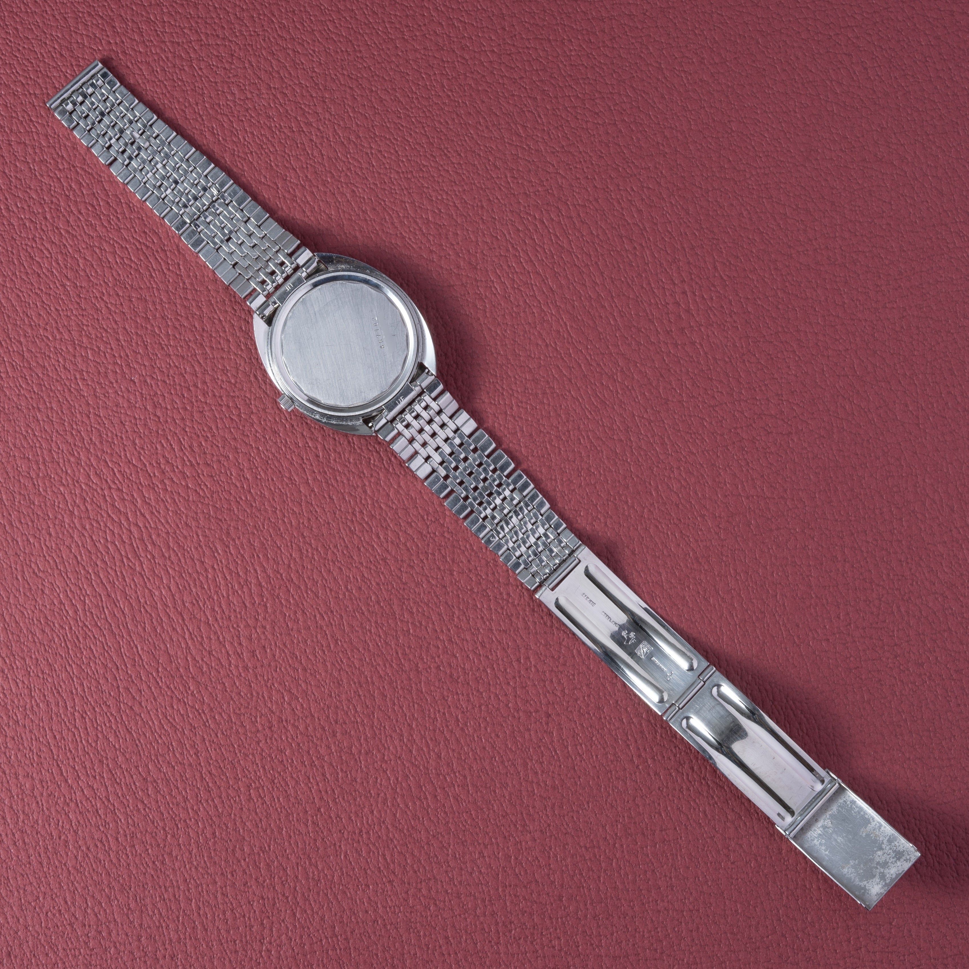 ユニバーサル ジュネーブ ホワイトシャドウ デイト 1970年代製 マイクロローター自動巻き