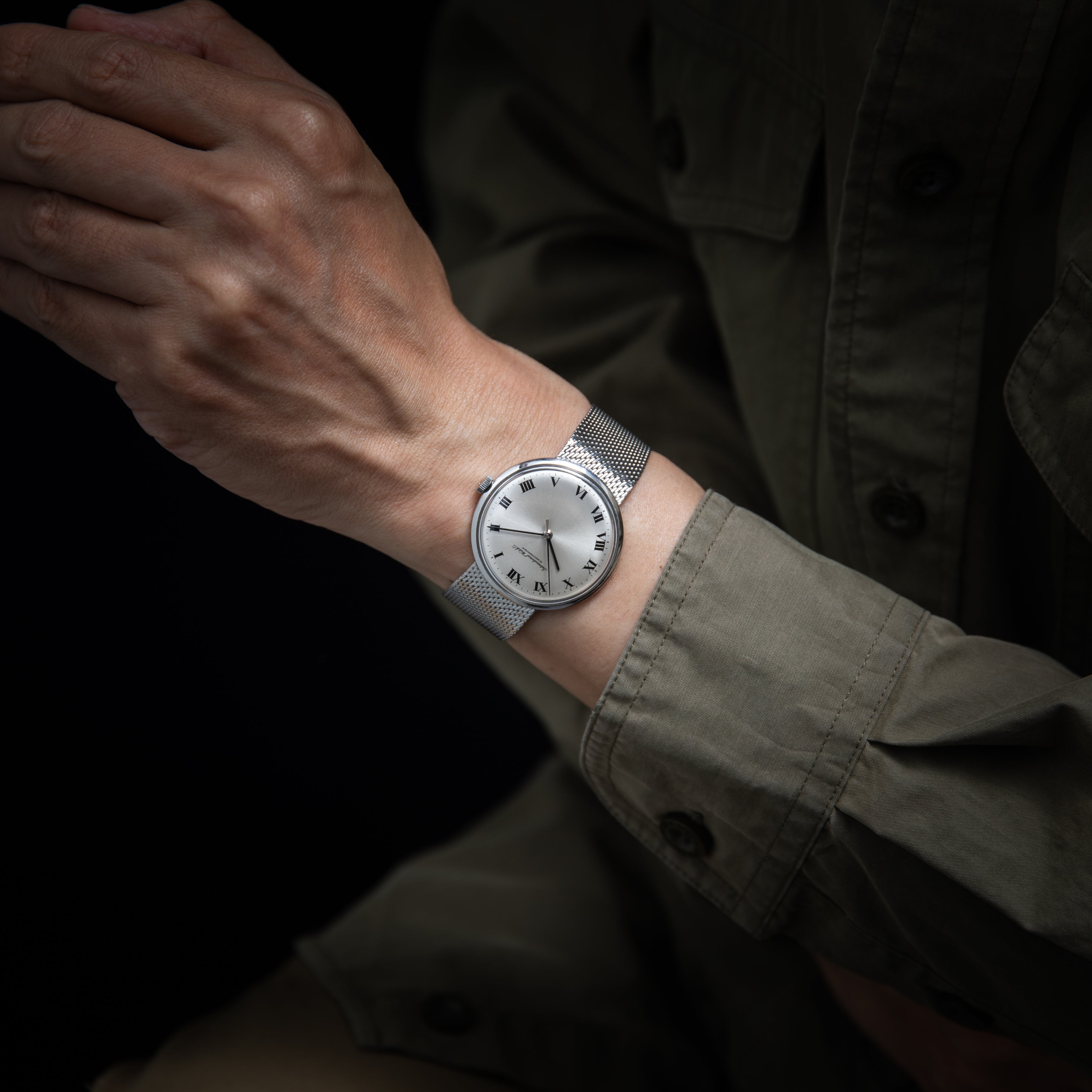 IWC ラウンドケース ローマンダイヤル 1973年製 手巻き Cal.403 お魚リューズ