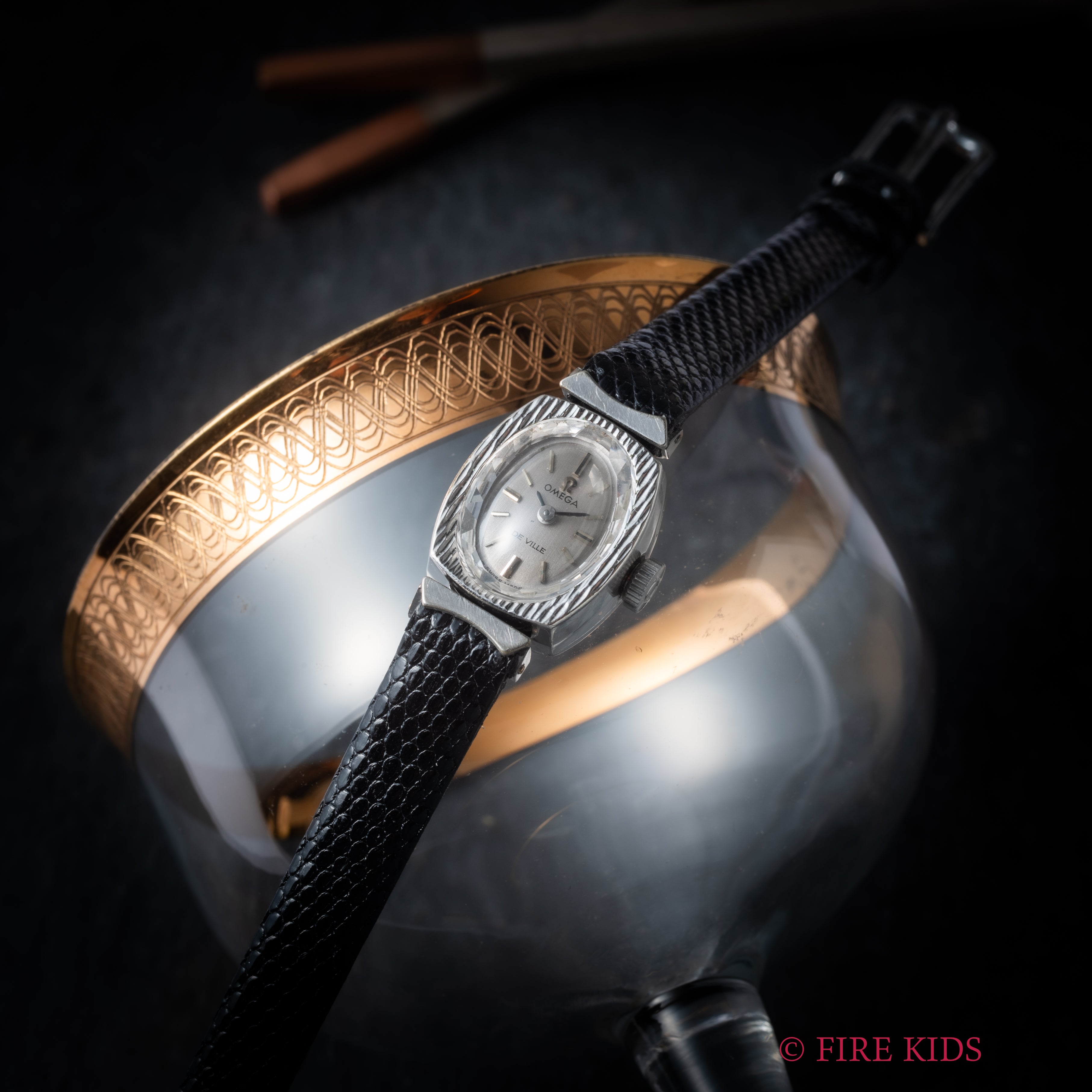 オメガ レディース 1969年製 手巻き トノーケース カットガラス 箱付き