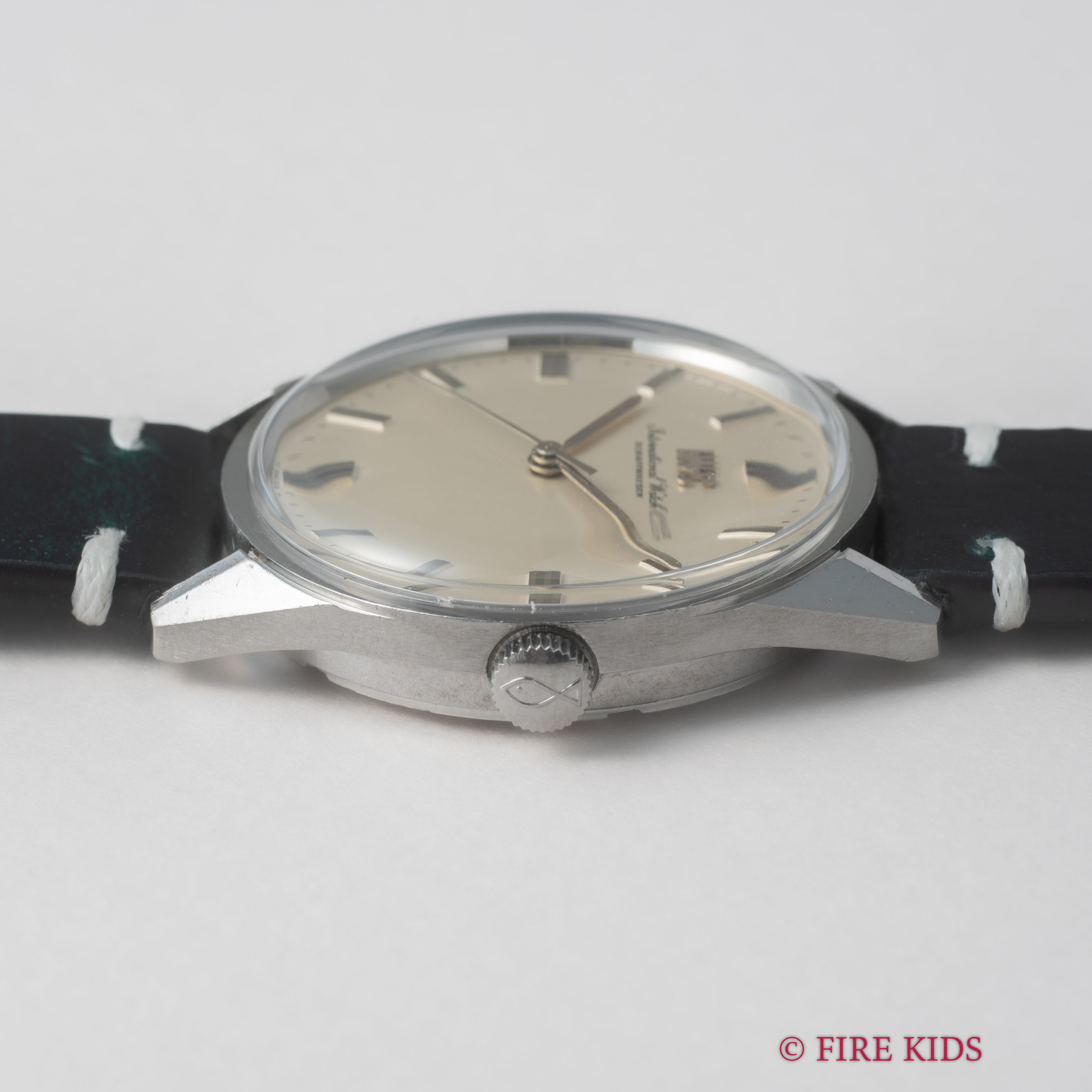 IWC ラウンド シルバーダイヤル 1970年製(昭和45年製） Ref.R810 手巻き Cal.89 スクリューバックケース お魚リューズ