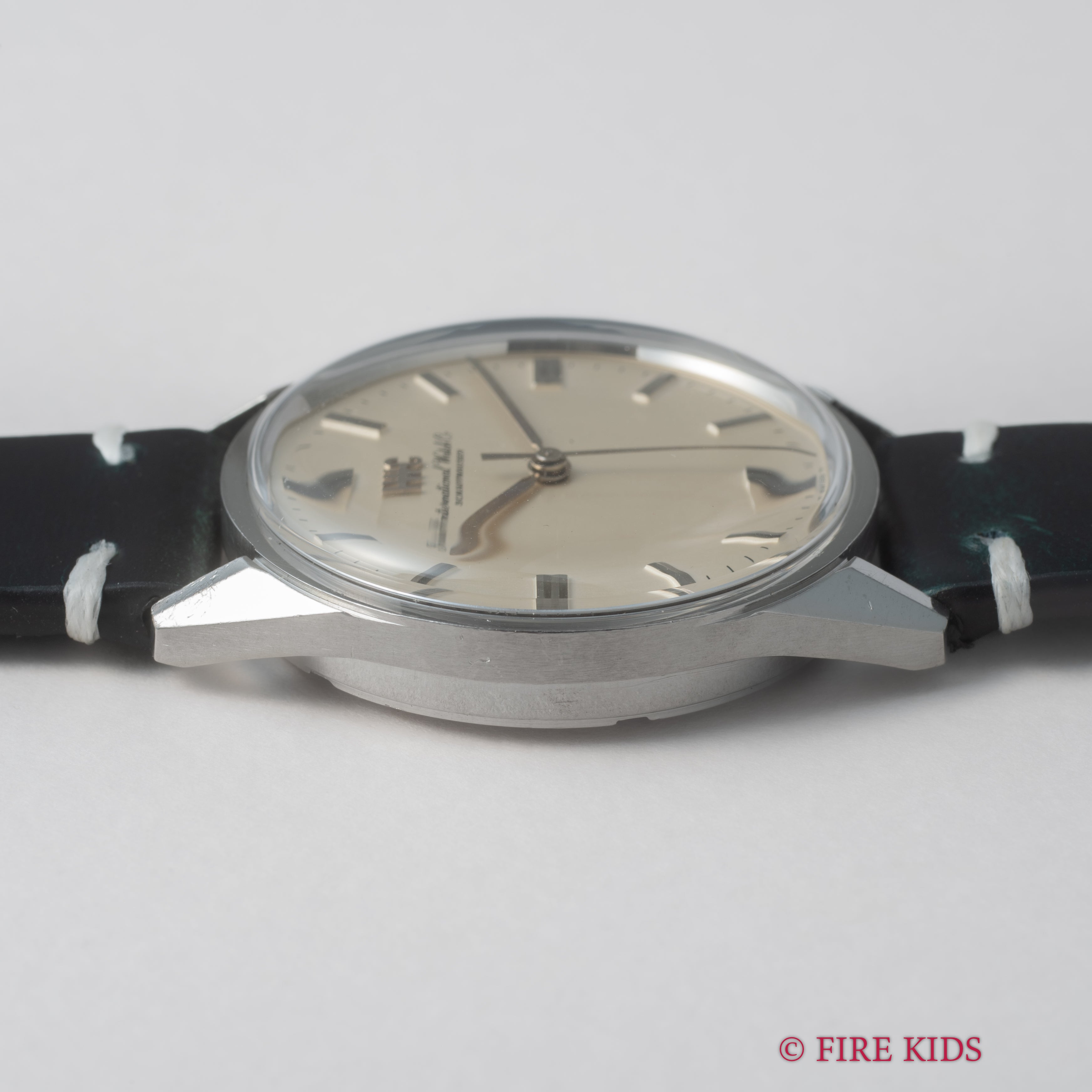 IWC ラウンド シルバーダイヤル 1970年製(昭和45年製） Ref.R810 手巻き Cal.89 スクリューバックケース お魚リューズ