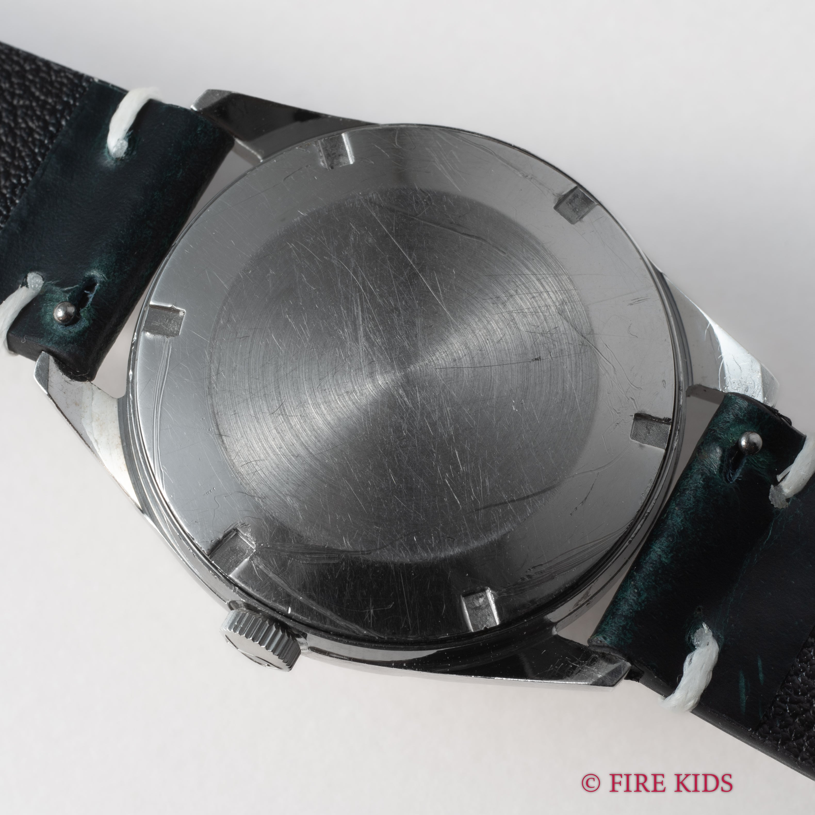 IWC ラウンド シルバーダイヤル 1970年製(昭和45年製） Ref.R810 手巻き Cal.89 スクリューバックケース お魚リューズ