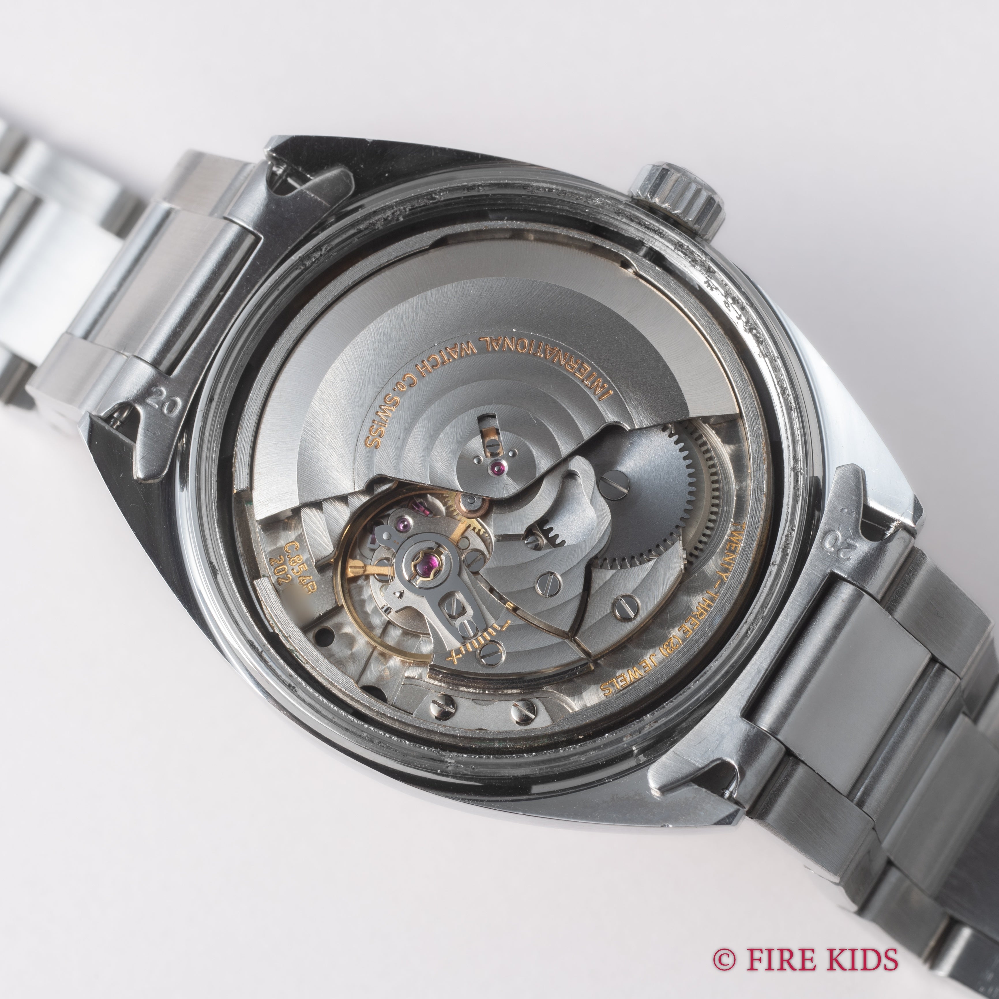 IWC	ヨットクラブ 1973年製 ノンデイト ブルーダイヤル ペラトン式自動巻 箱・ギャラ付 純正3連ブレス