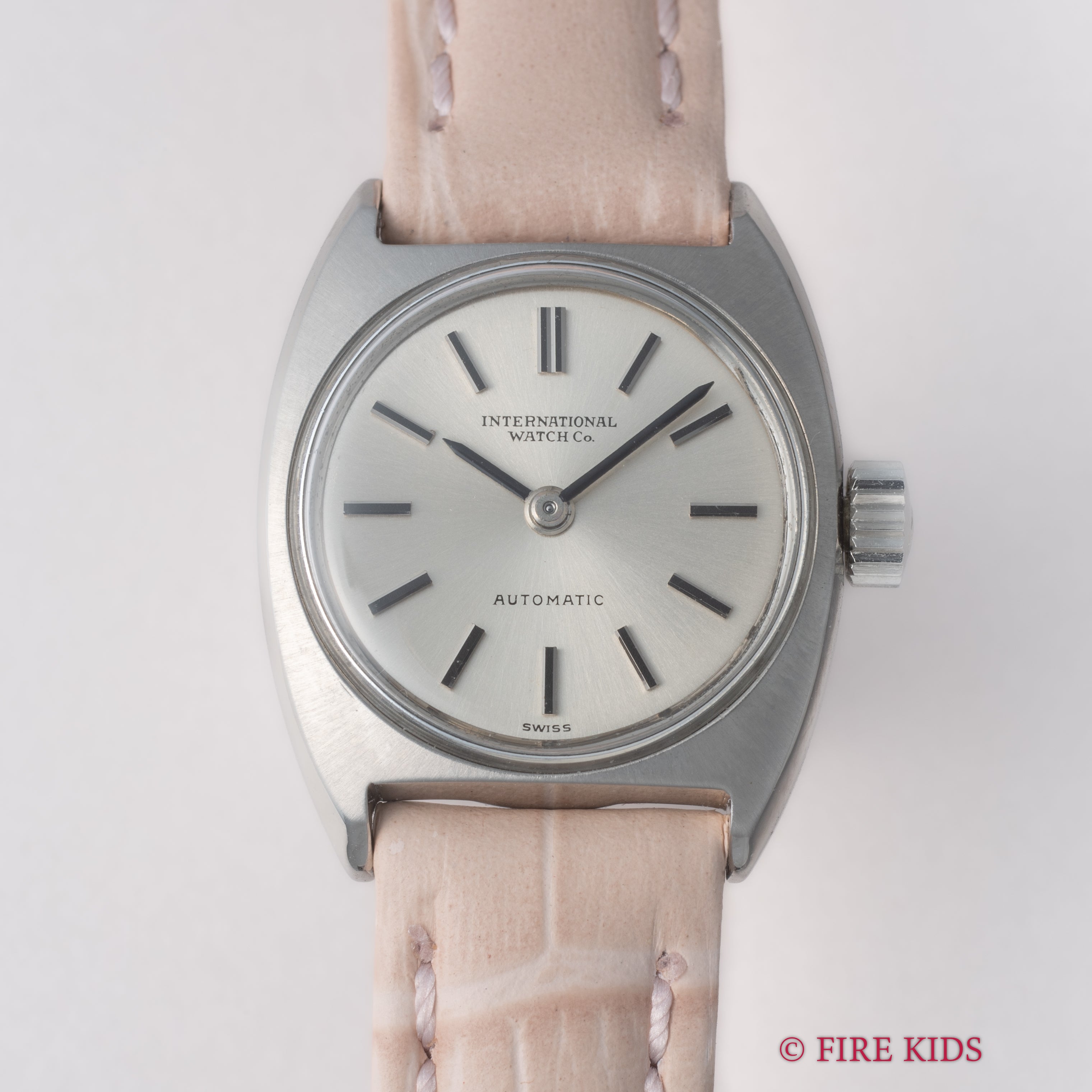 IWC レディース トノーケース 1969年製 自動巻き Cal.44 シルバーダイヤル