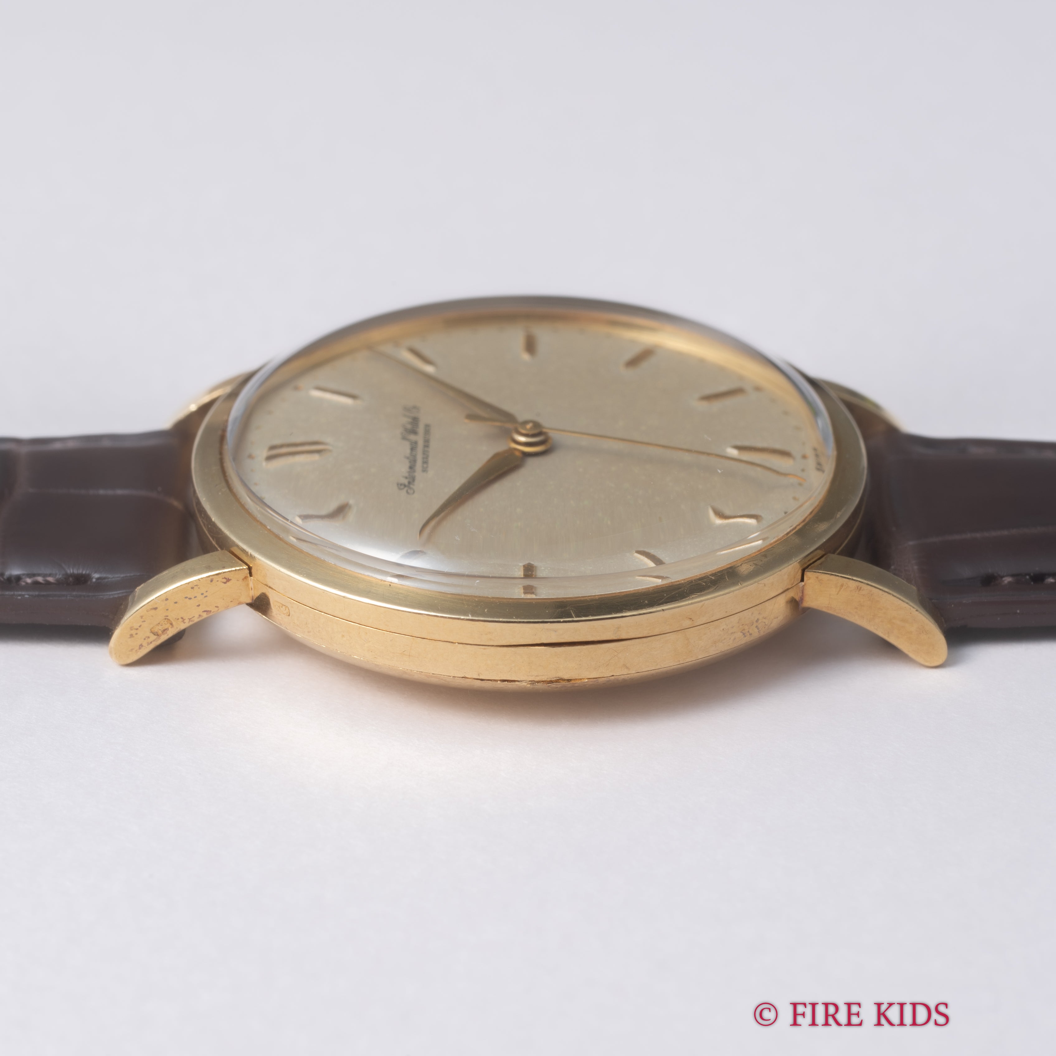 IWC 18金無垢ラウンドケース 1955年製 手巻き Cal.89 アルファハンド 砲弾インデックス