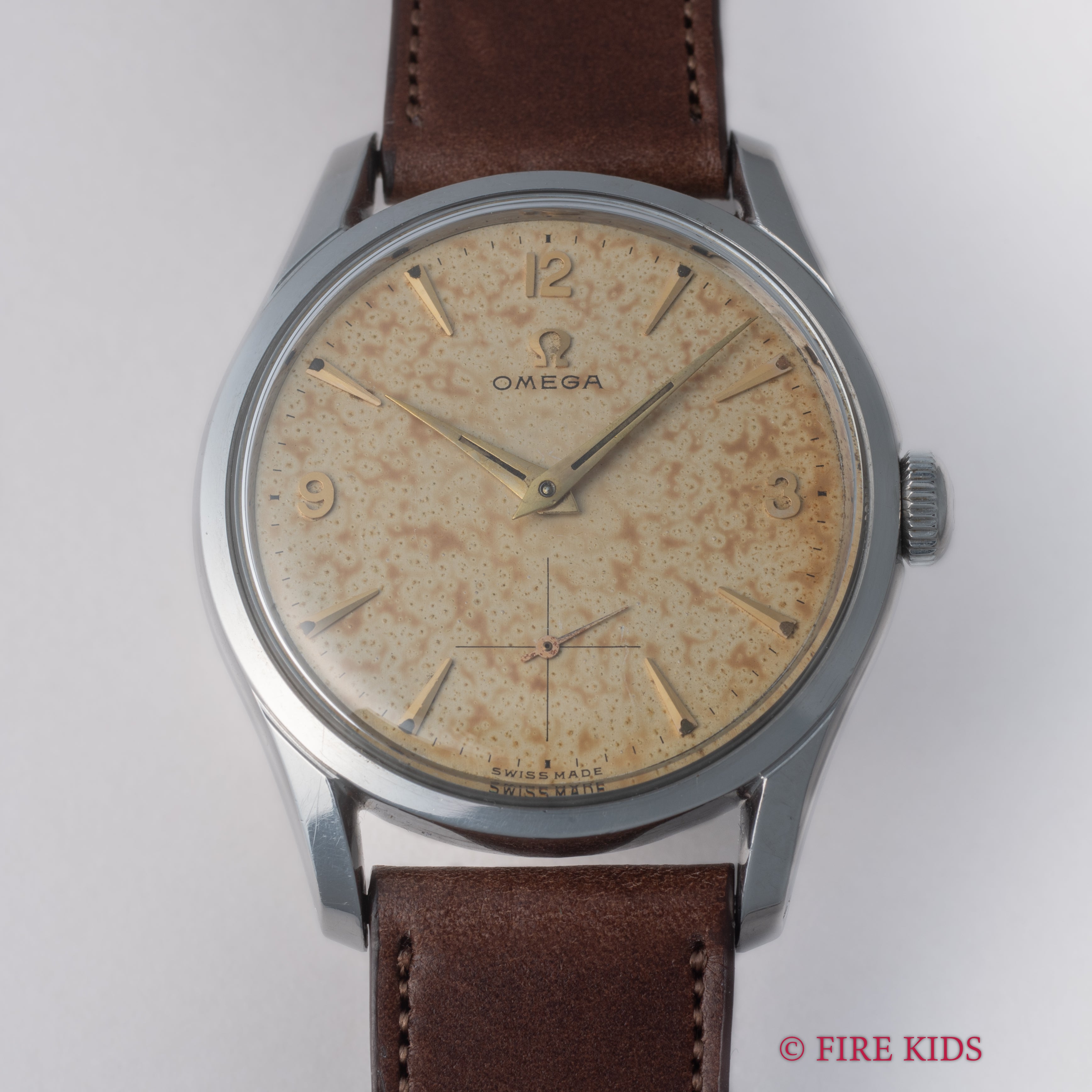 オメガ 30mmキャリバー パティーナダイヤル 1954年製 スモールセコンド手巻 Cal.266