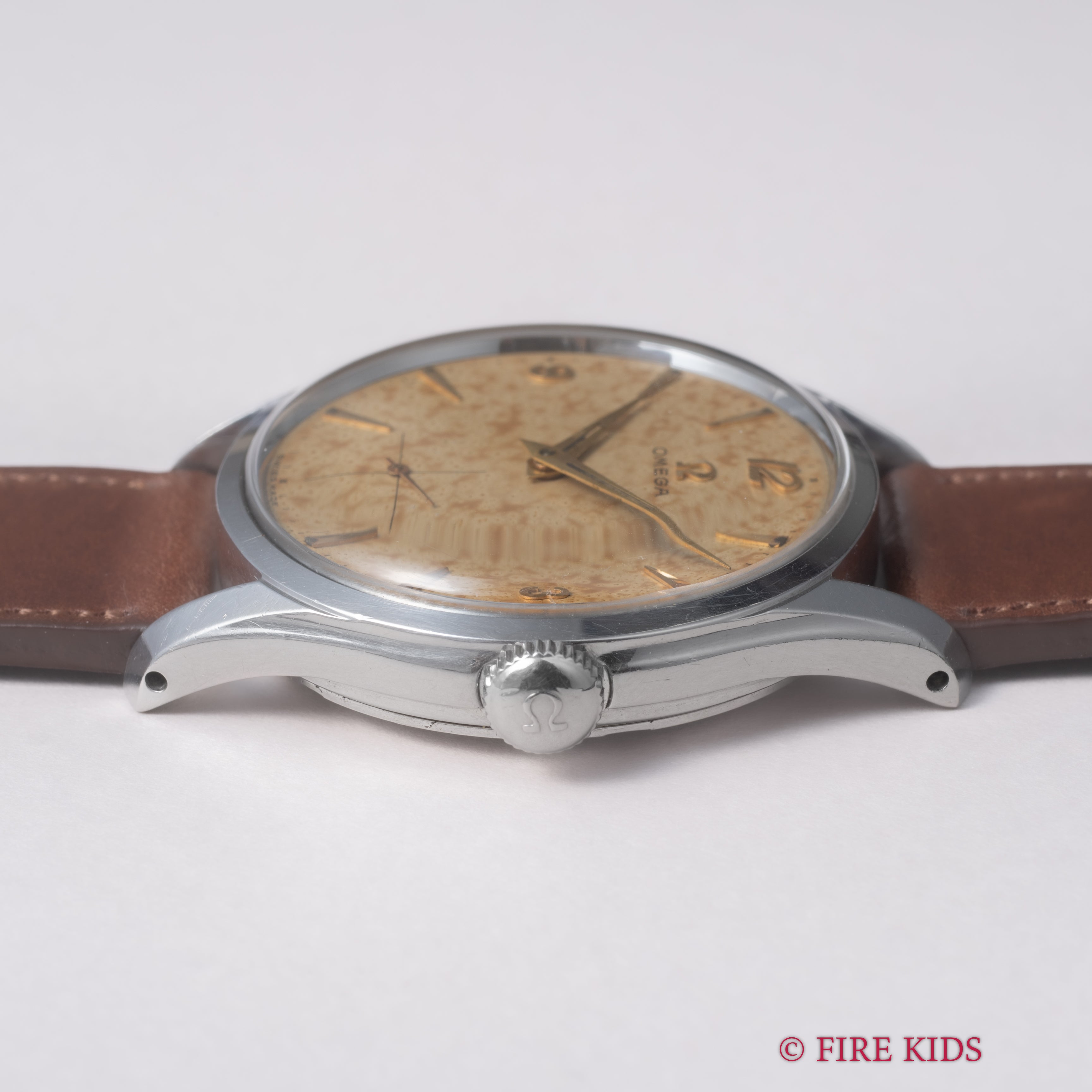 オメガ 30mmキャリバー パティーナダイヤル 1954年製 スモールセコンド手巻 Cal.266