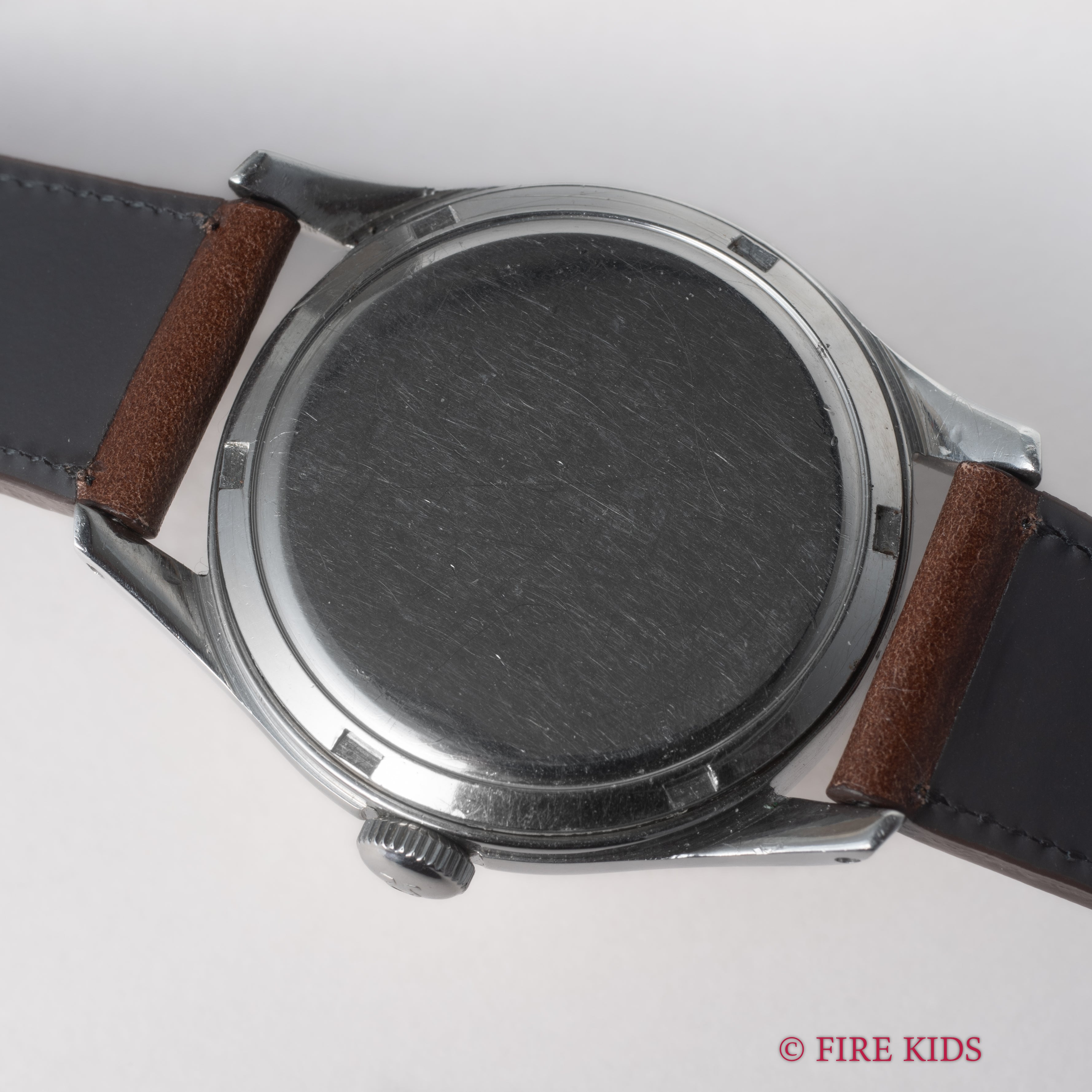 オメガ 30mmキャリバー パティーナダイヤル 1954年製 スモールセコンド手巻 Cal.266