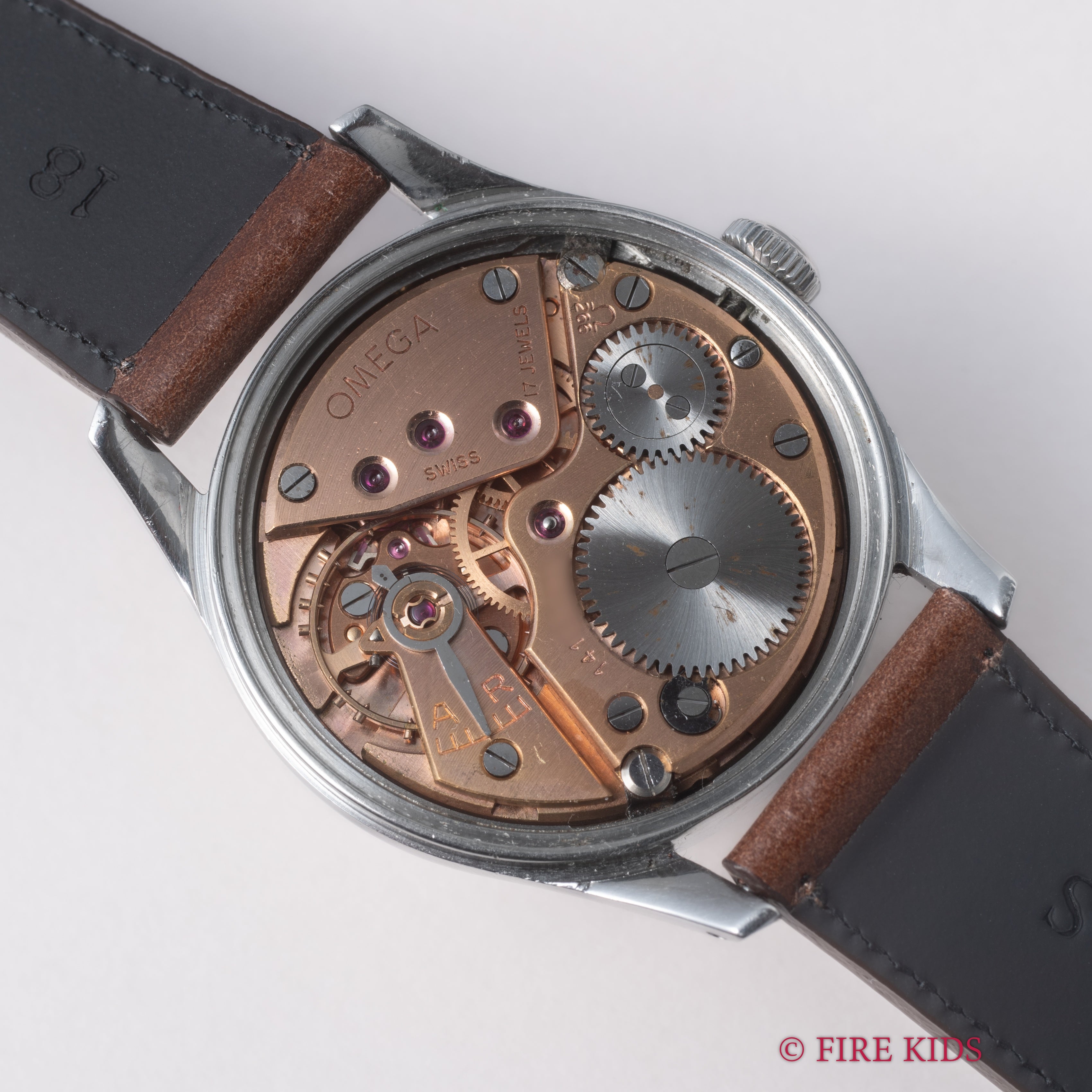 オメガ 30mmキャリバー パティーナダイヤル 1954年製 スモールセコンド手巻 Cal.266