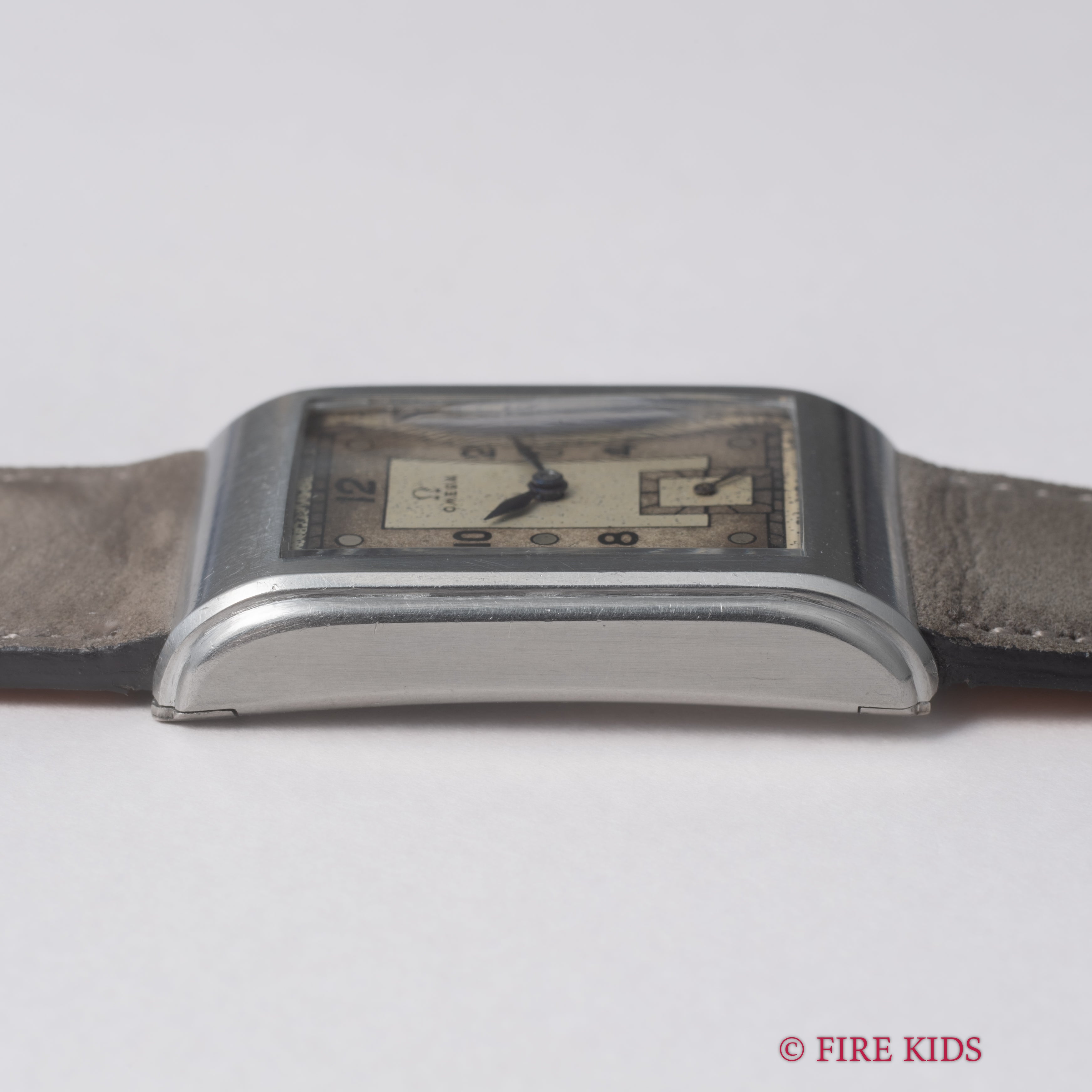 オメガ アールデコ レクタンギュラーケース 1939年製 手巻 Cal.T17 タンクウオッチ